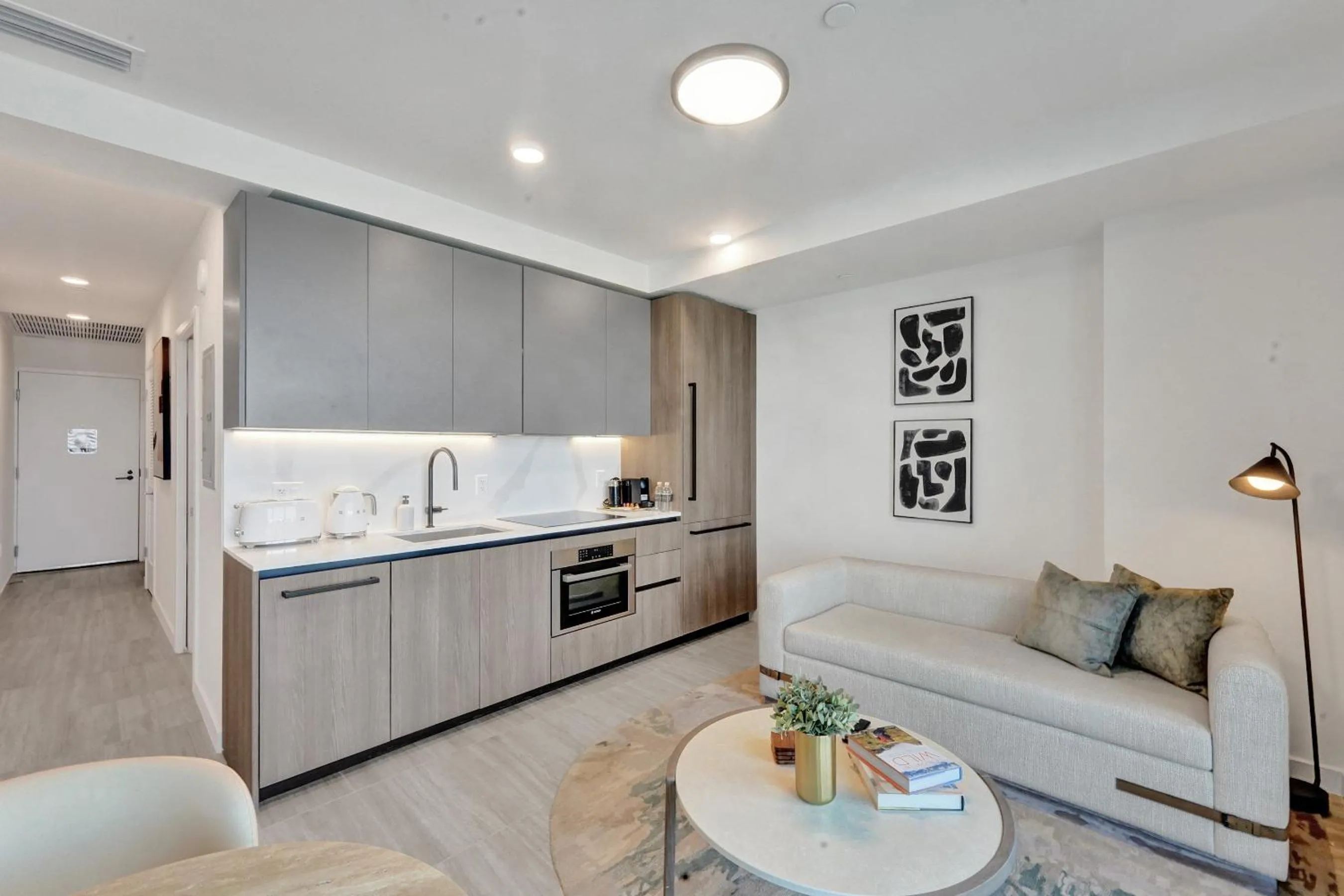 Kitchen or kitchenette in 72 Park by Nomada Residences