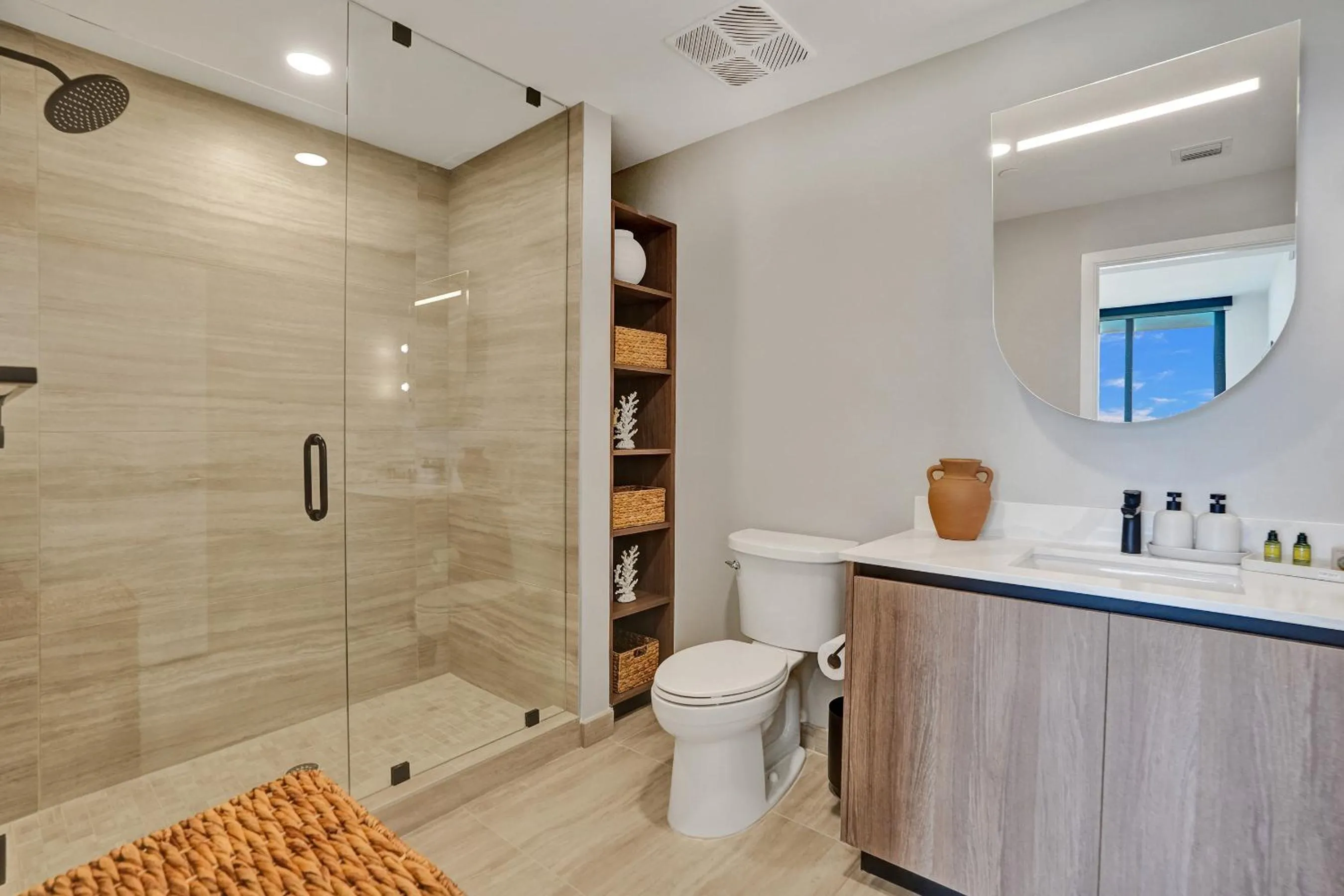 Bathroom in 72 Park by Nomada Residences