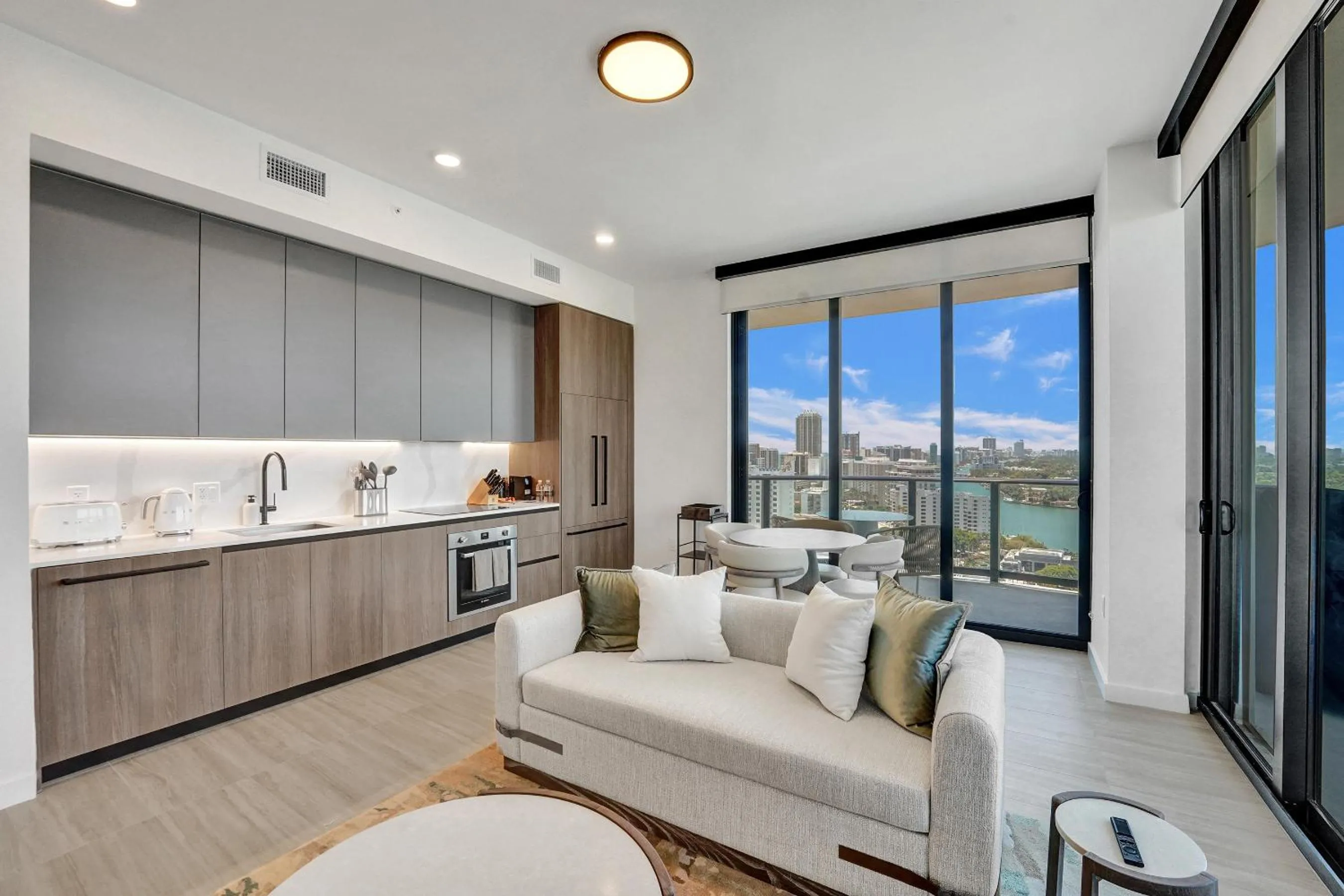 Kitchen or kitchenette in 72 Park by Nomada Residences