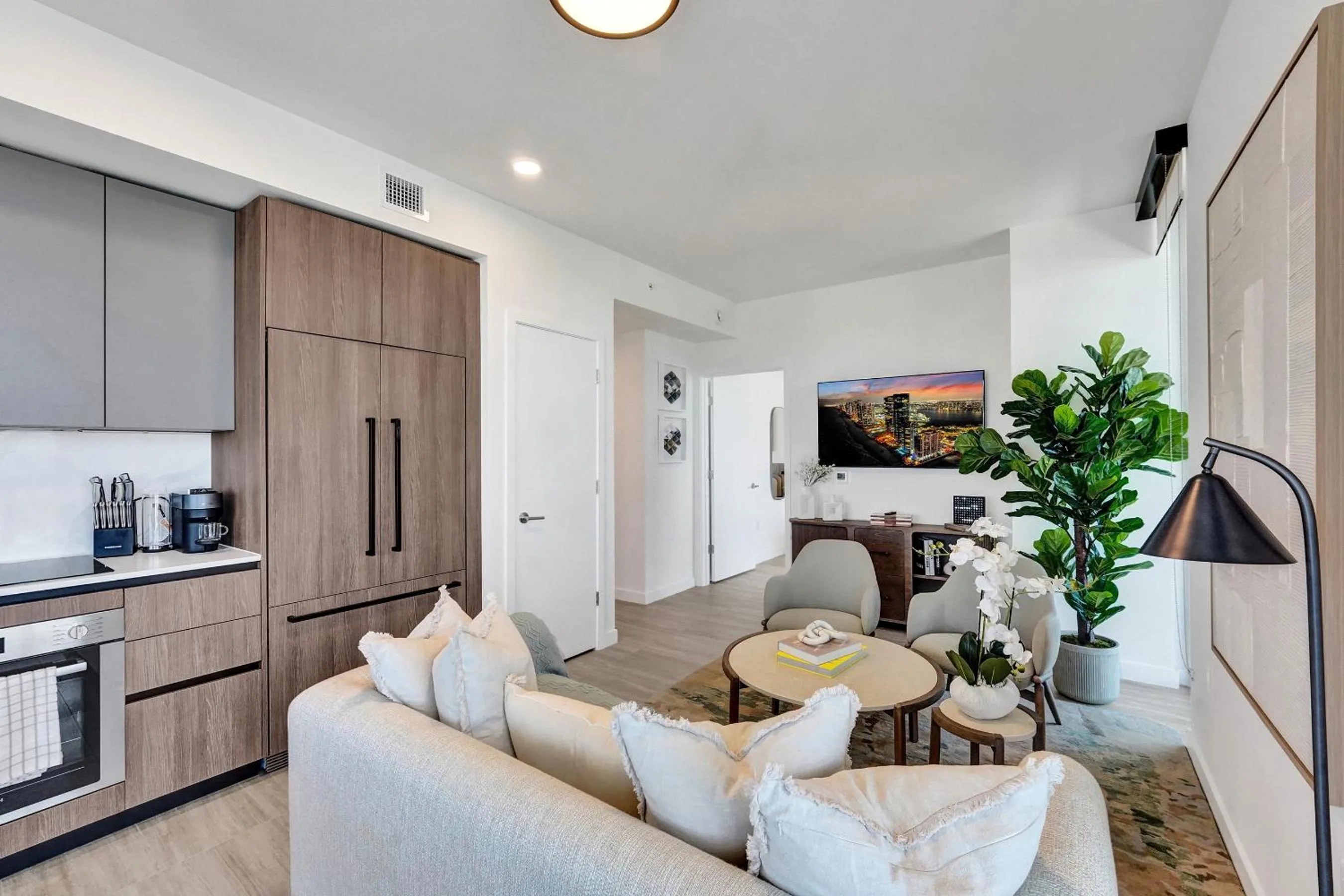 Kitchen or kitchenette in 72 Park by Nomada Residences