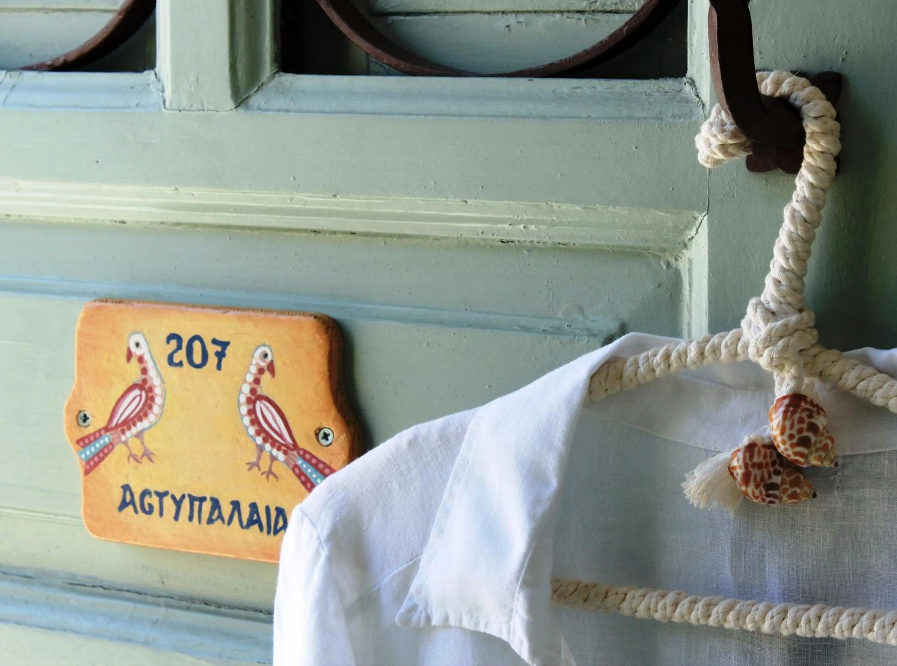 Decorative detail in Nissia Kamares