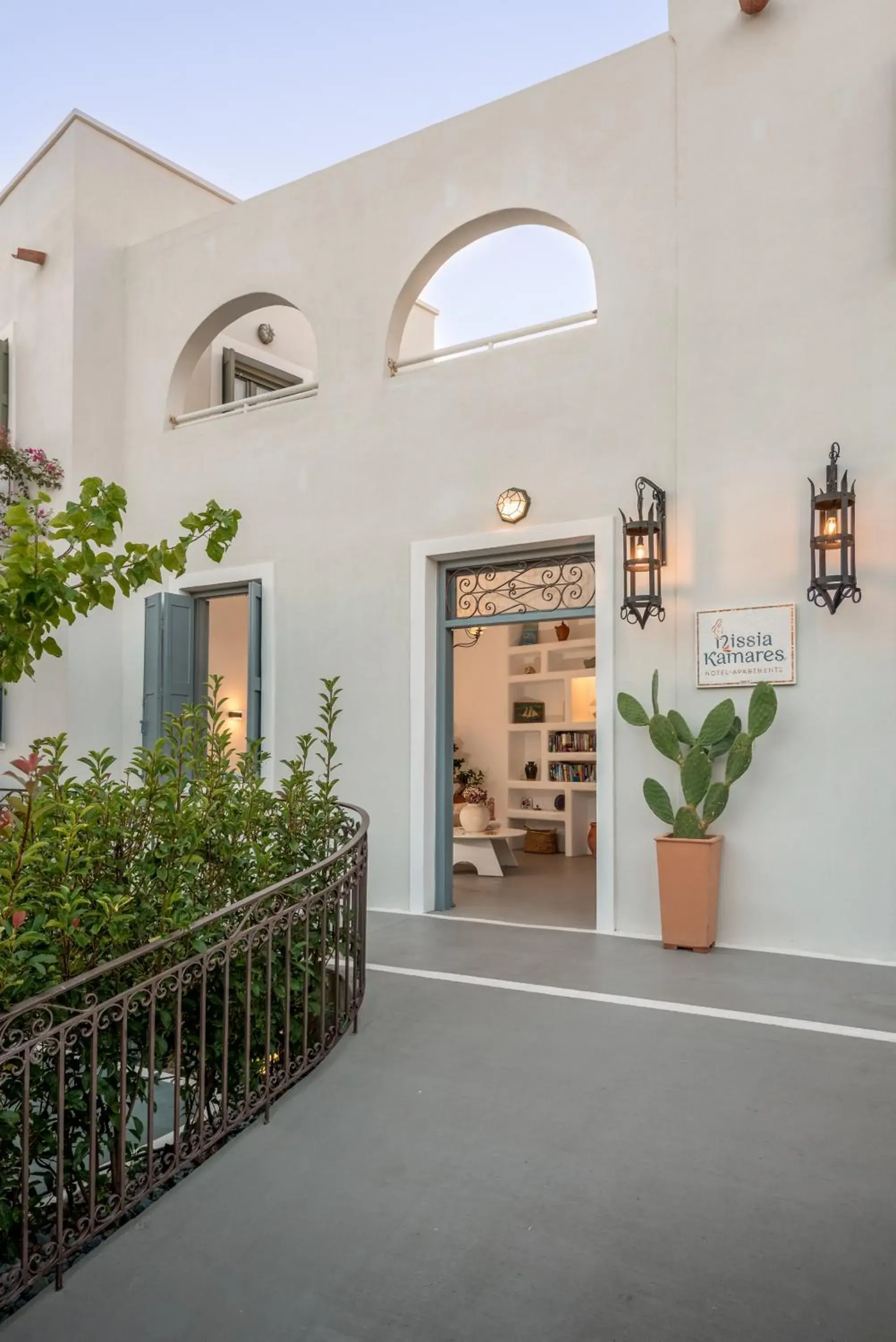 Property building in Nissia Kamares Property building in Nissia Kamares