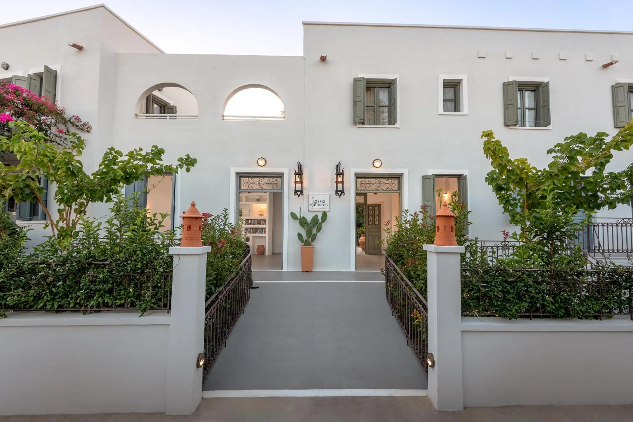 Facade/entrance in Nissia Kamares