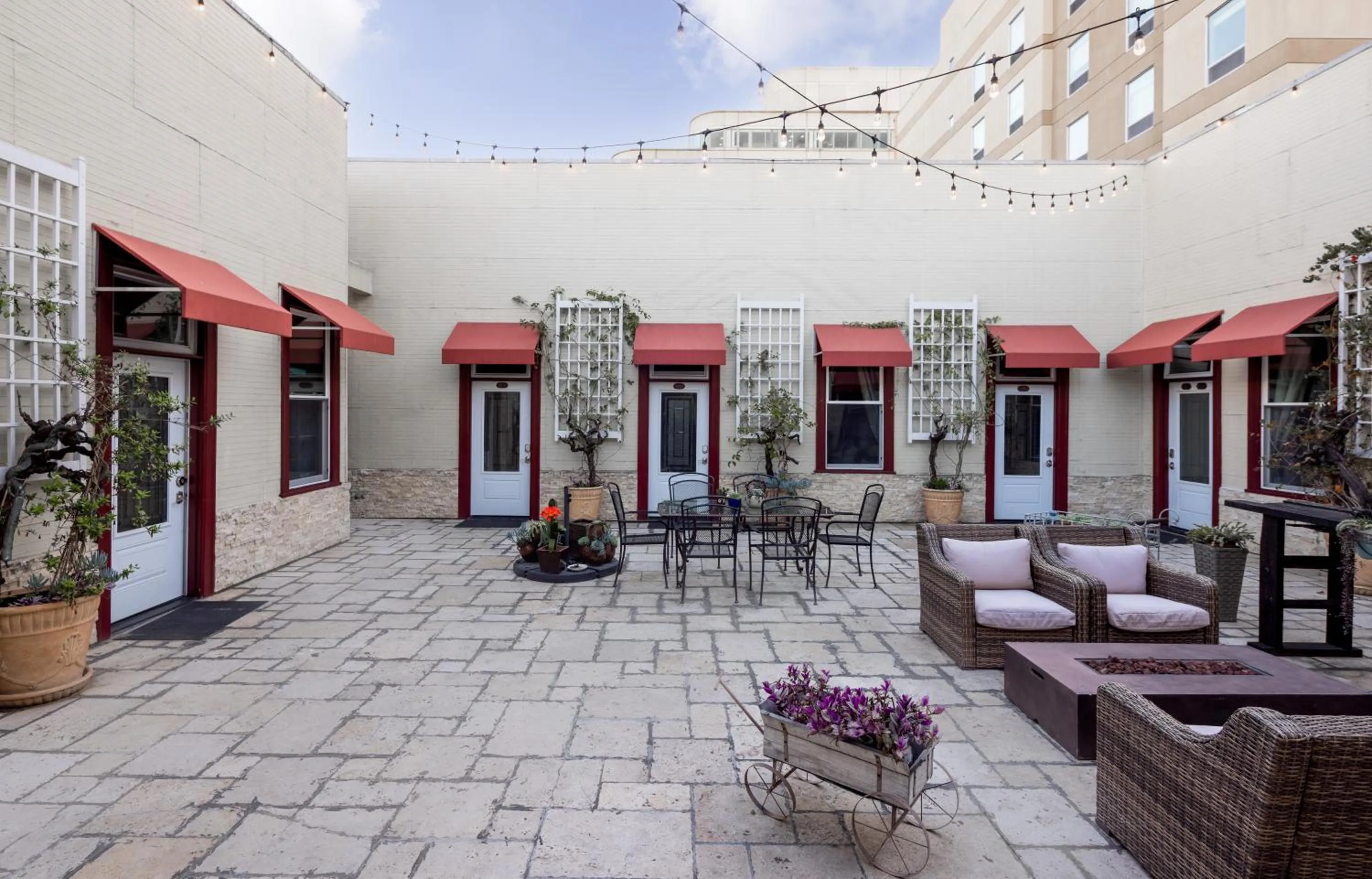 Inner courtyard view in Oaktown Roost