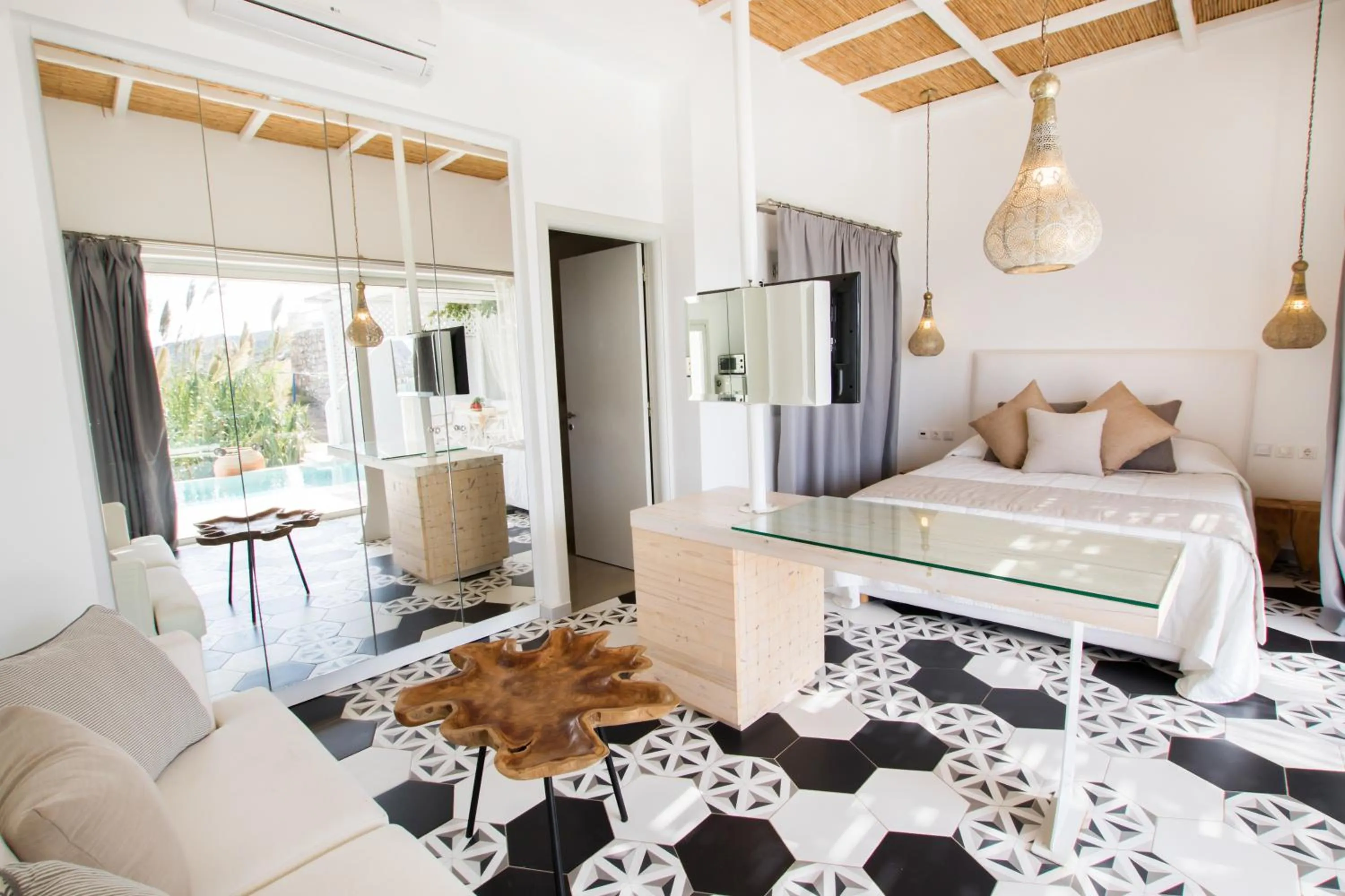 Decorative detail, Bed in Arkasa Palace