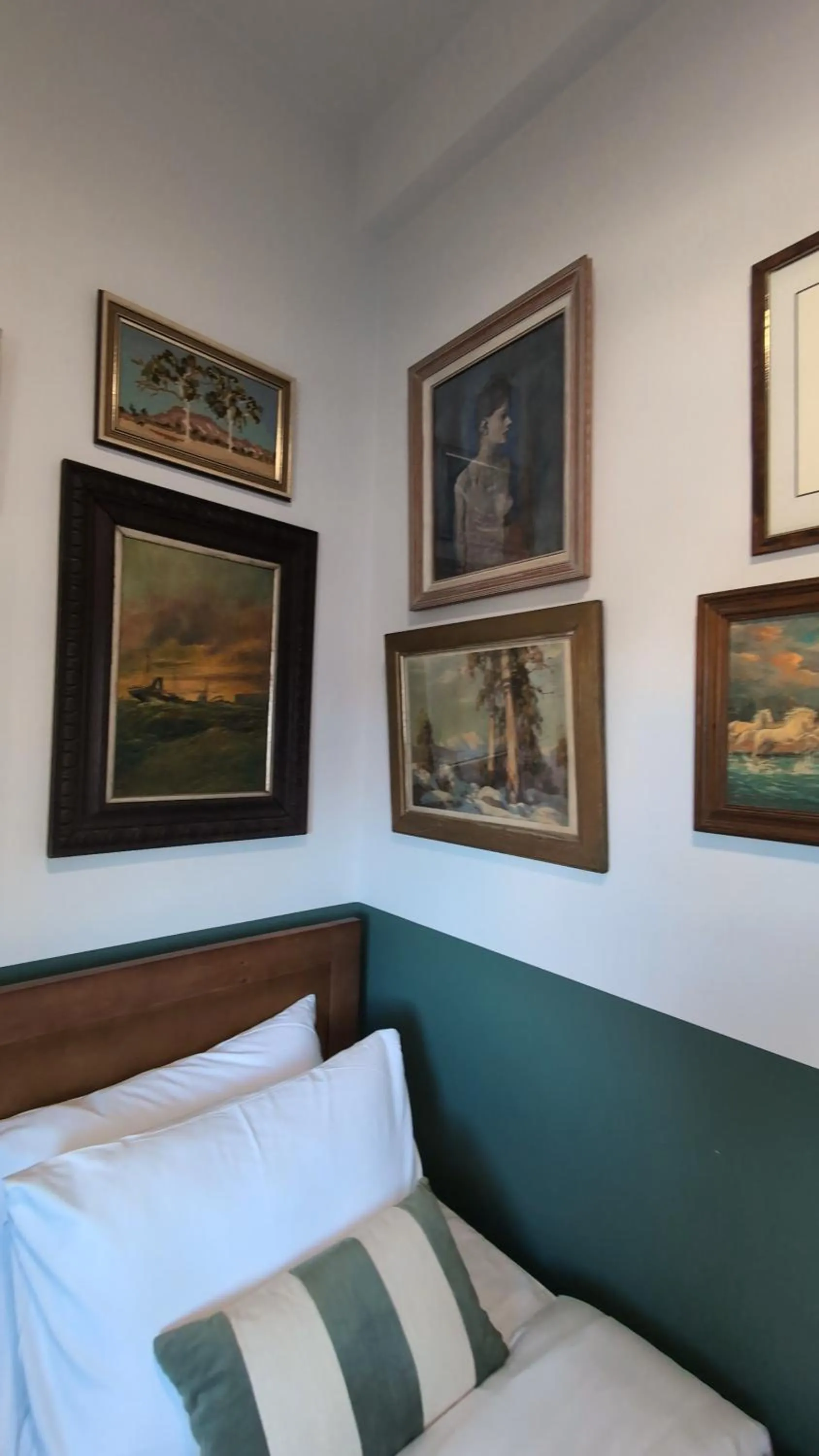 Bed in Courthouse Hotel