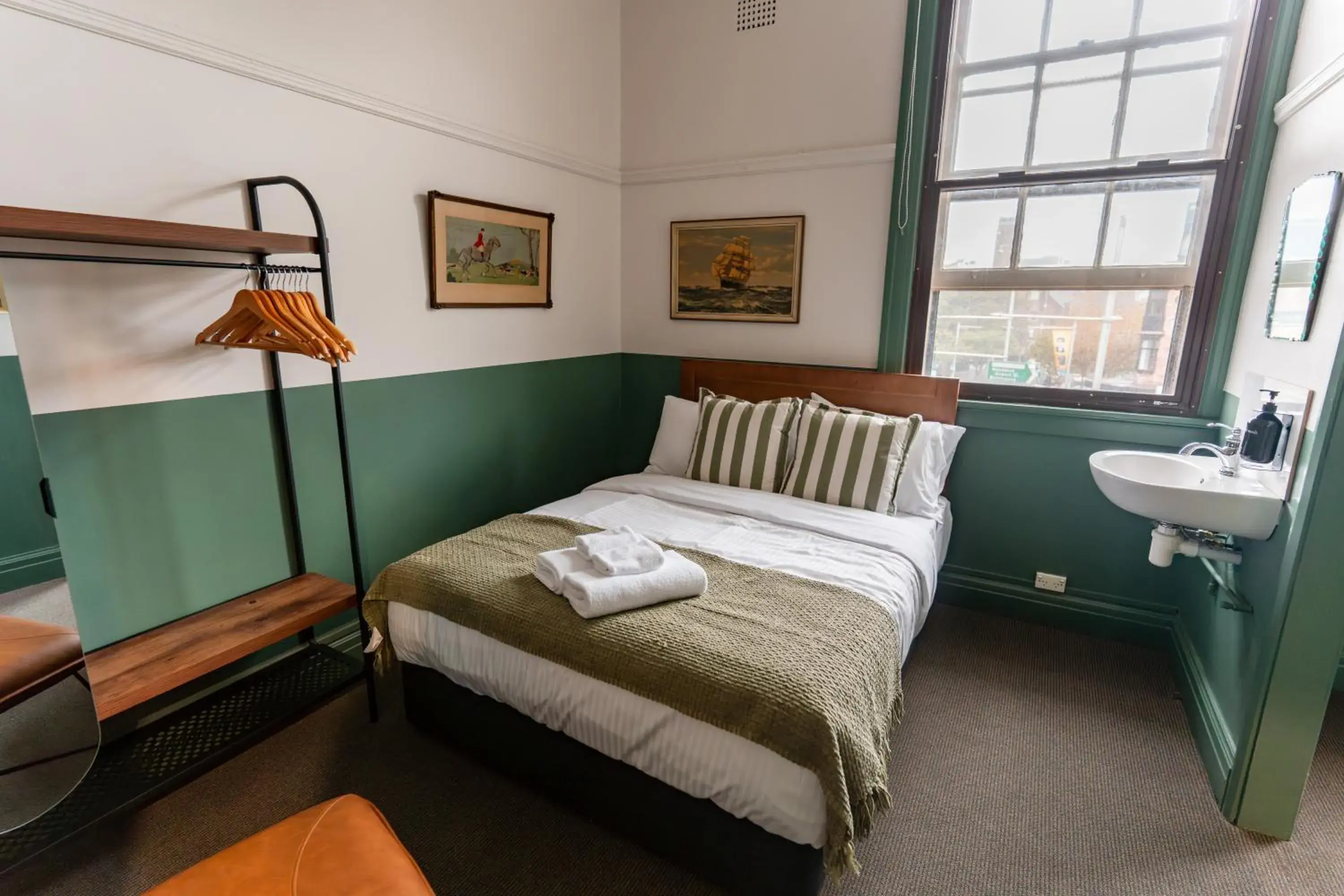 Deluxe Triple Room in Courthouse Hotel Deluxe Triple Room in Courthouse Hotel