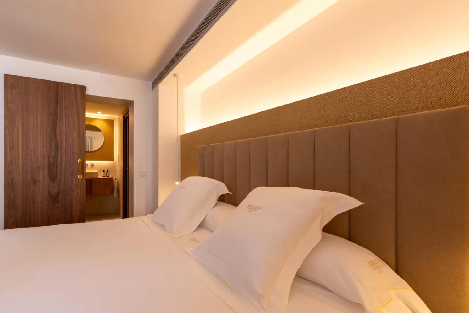 Bed in Mirador de Dalt Vila-Relais & Chateaux