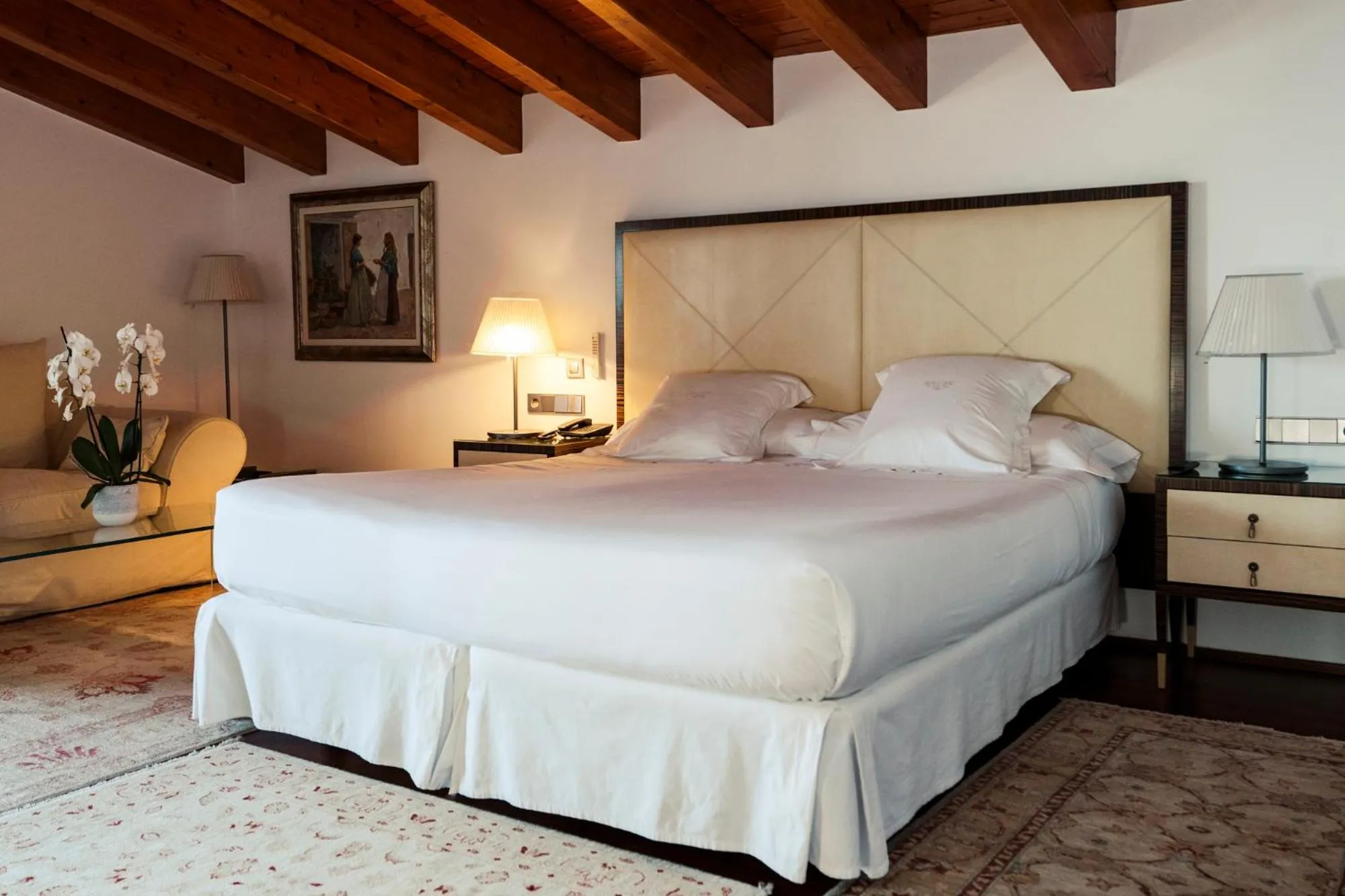 Bed in Mirador de Dalt Vila-Relais & Chateaux