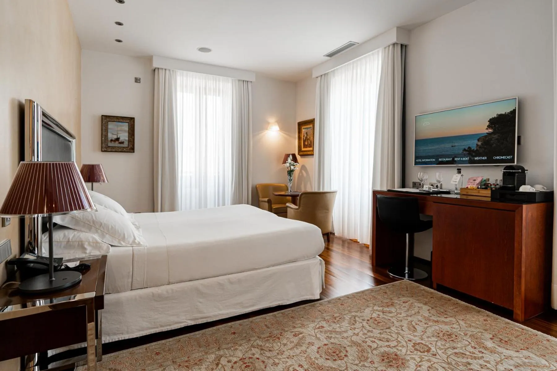 Bed in Mirador de Dalt Vila-Relais & Chateaux