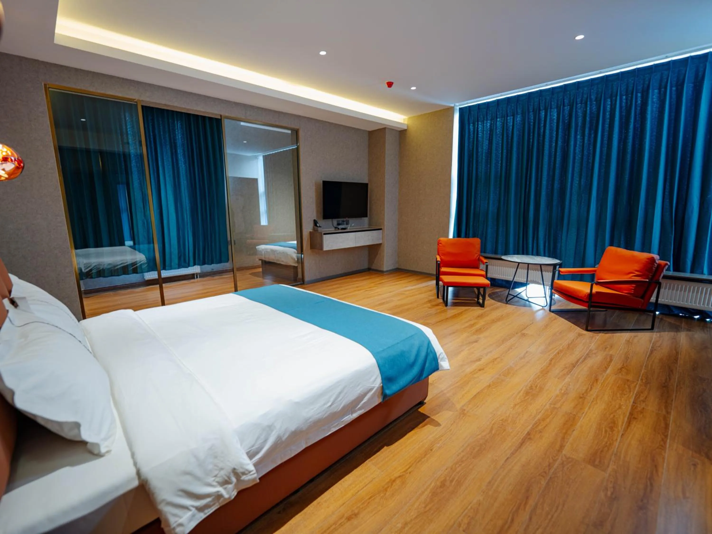 Communal lounge/ TV room, Bed in Bojon Hotel Ulaanbaatar - Soyolj Mall