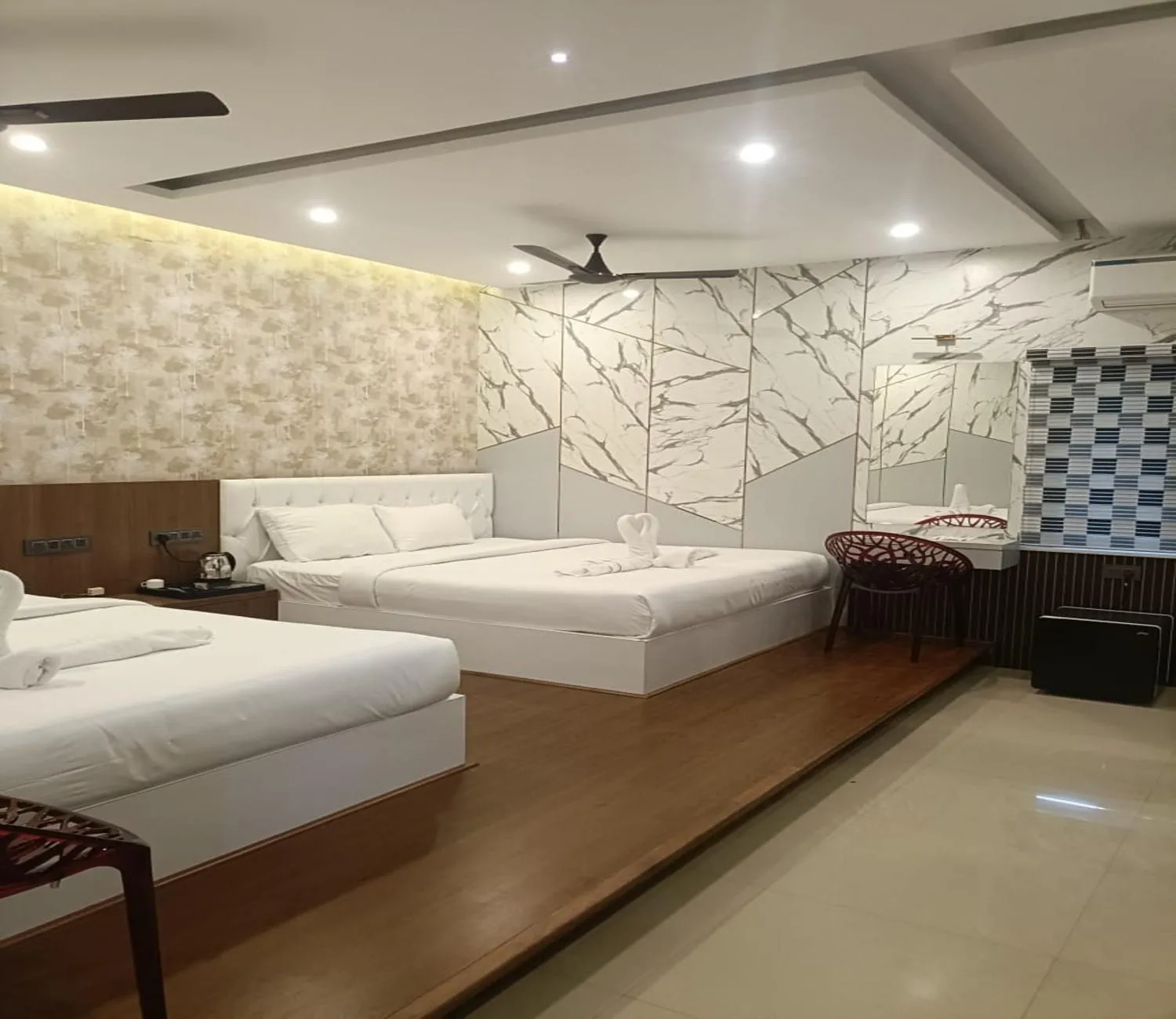 Living room, Bed in Winners Hill Resorts