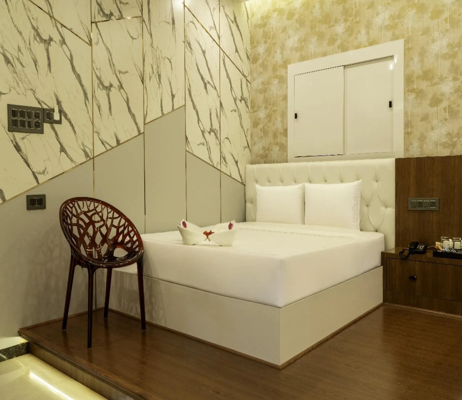 Living room, Bed in Winners Hill Resorts