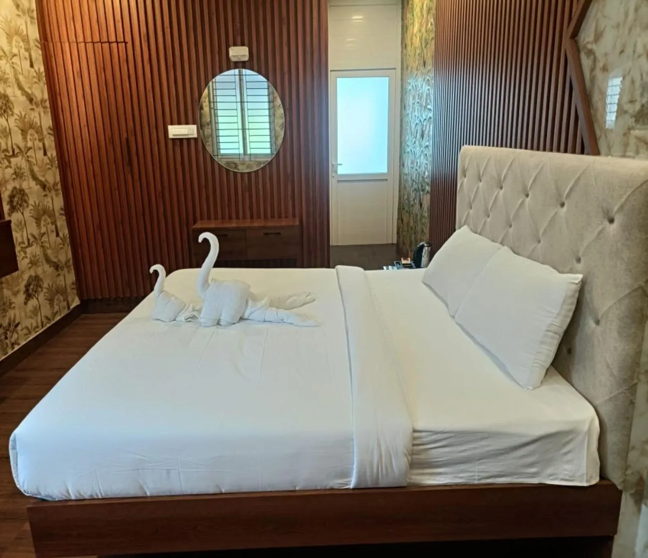 Photo of the whole room, Bed in Winners Hill Resorts