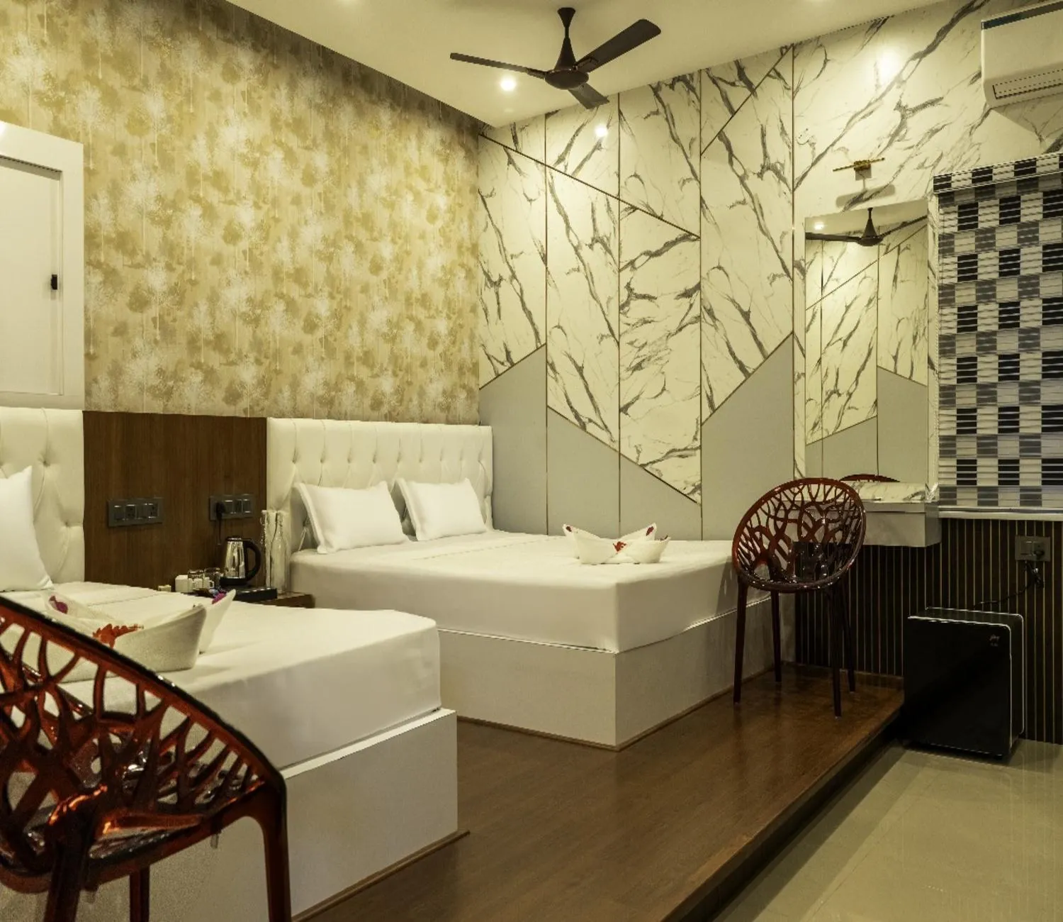 Photo of the whole room, Bed in Winners Hill Resorts