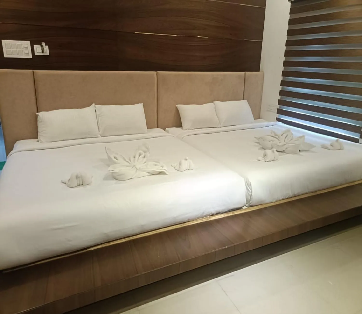 Photo of the whole room, Bed in Winners Hill Resorts