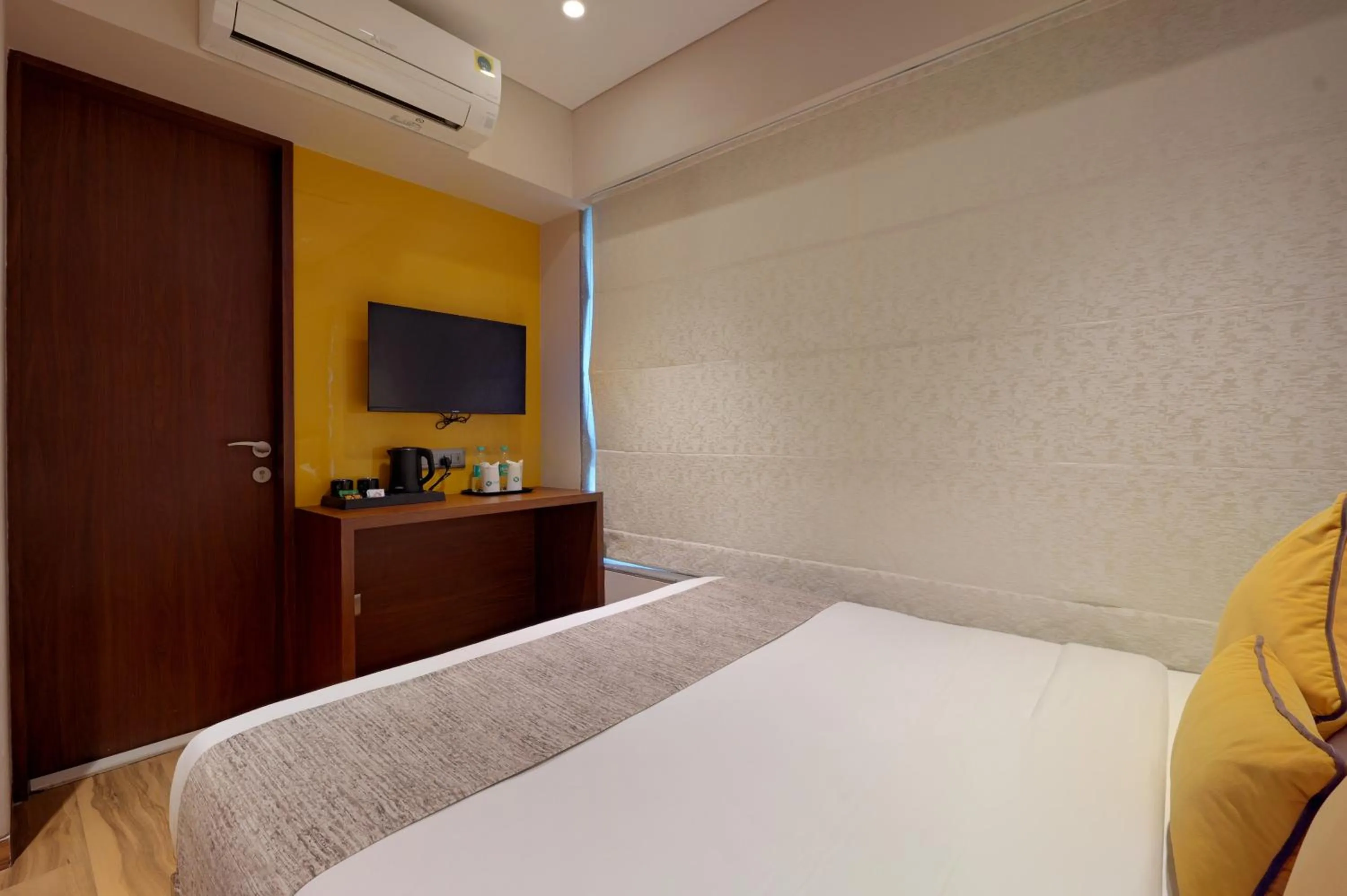 Communal lounge/ TV room, Bed in Hotel Flexi Residency Mumbai International Airport
