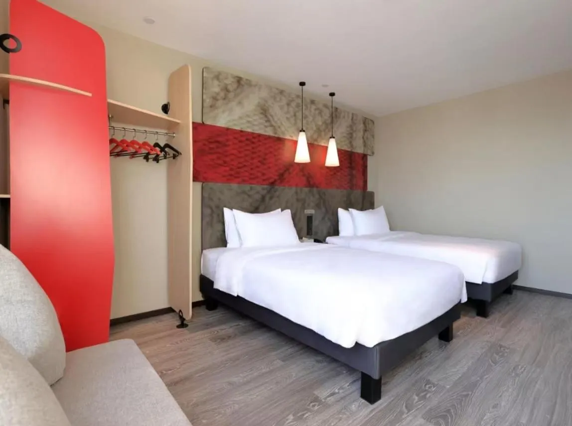 Bed in ibis Shanghai International Tourism Resort Xiupu Road