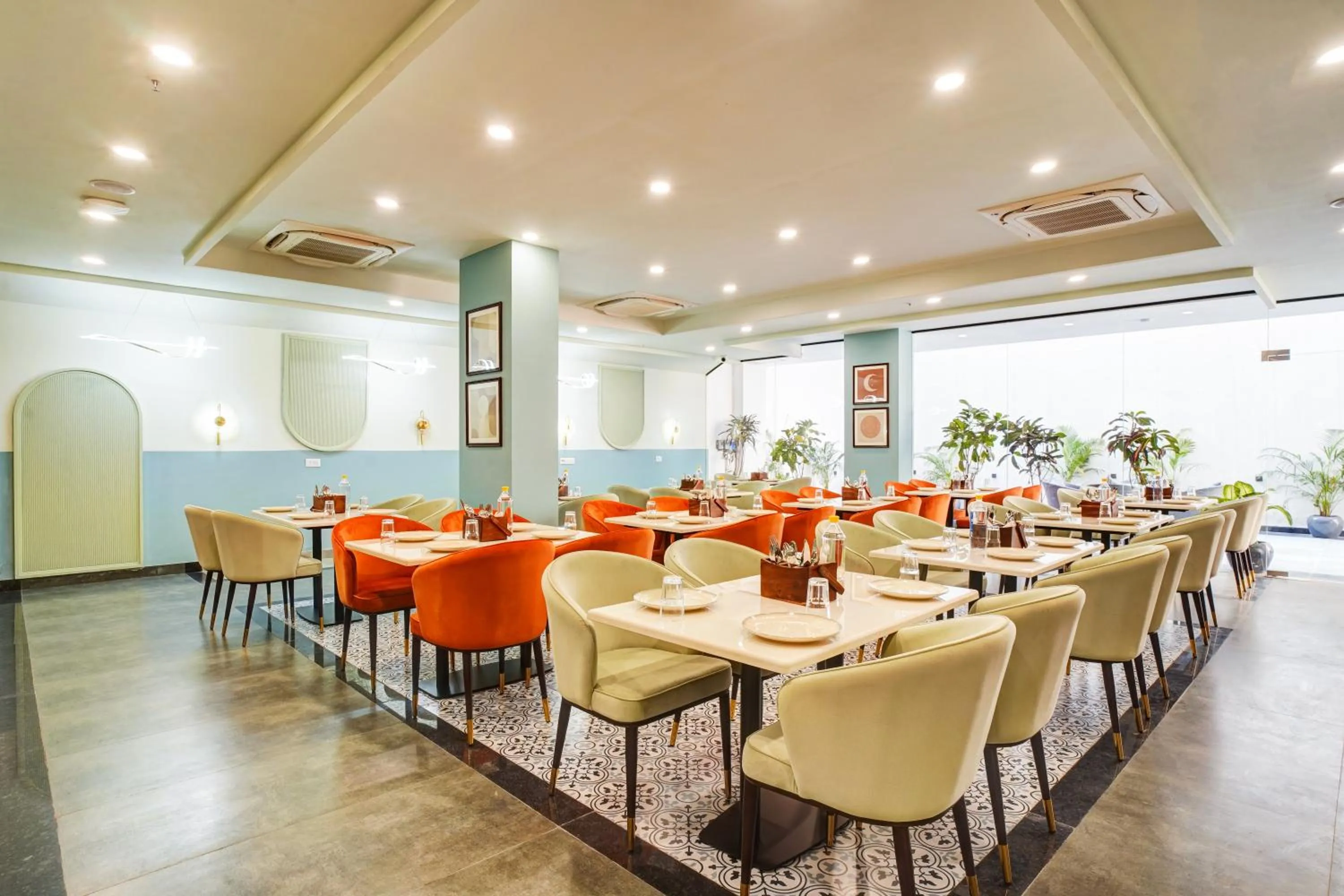 Restaurant/places to eat in Saltstayz Premier - Arjun Marg