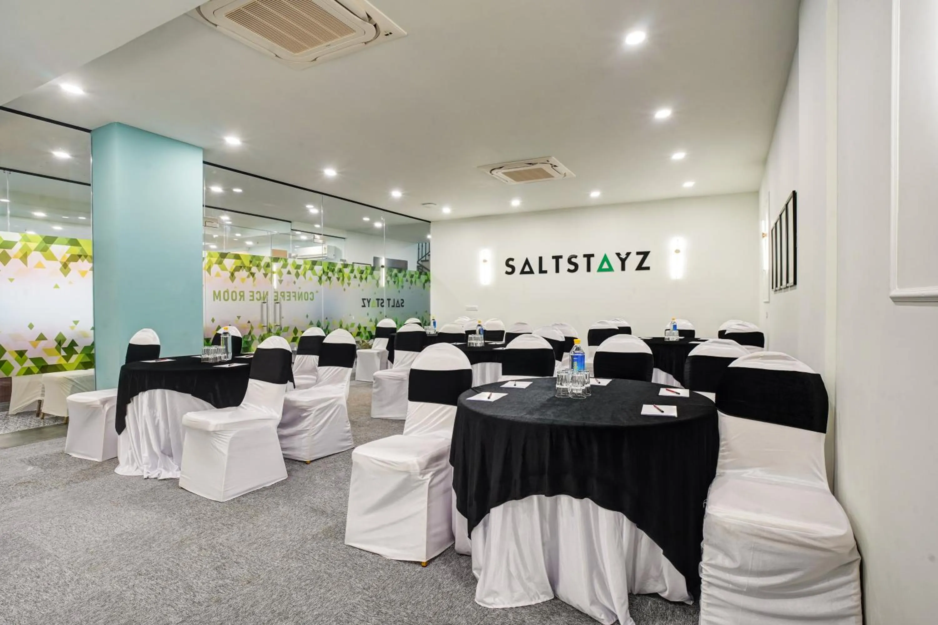 Meeting/conference room in Saltstayz Premier - Arjun Marg
