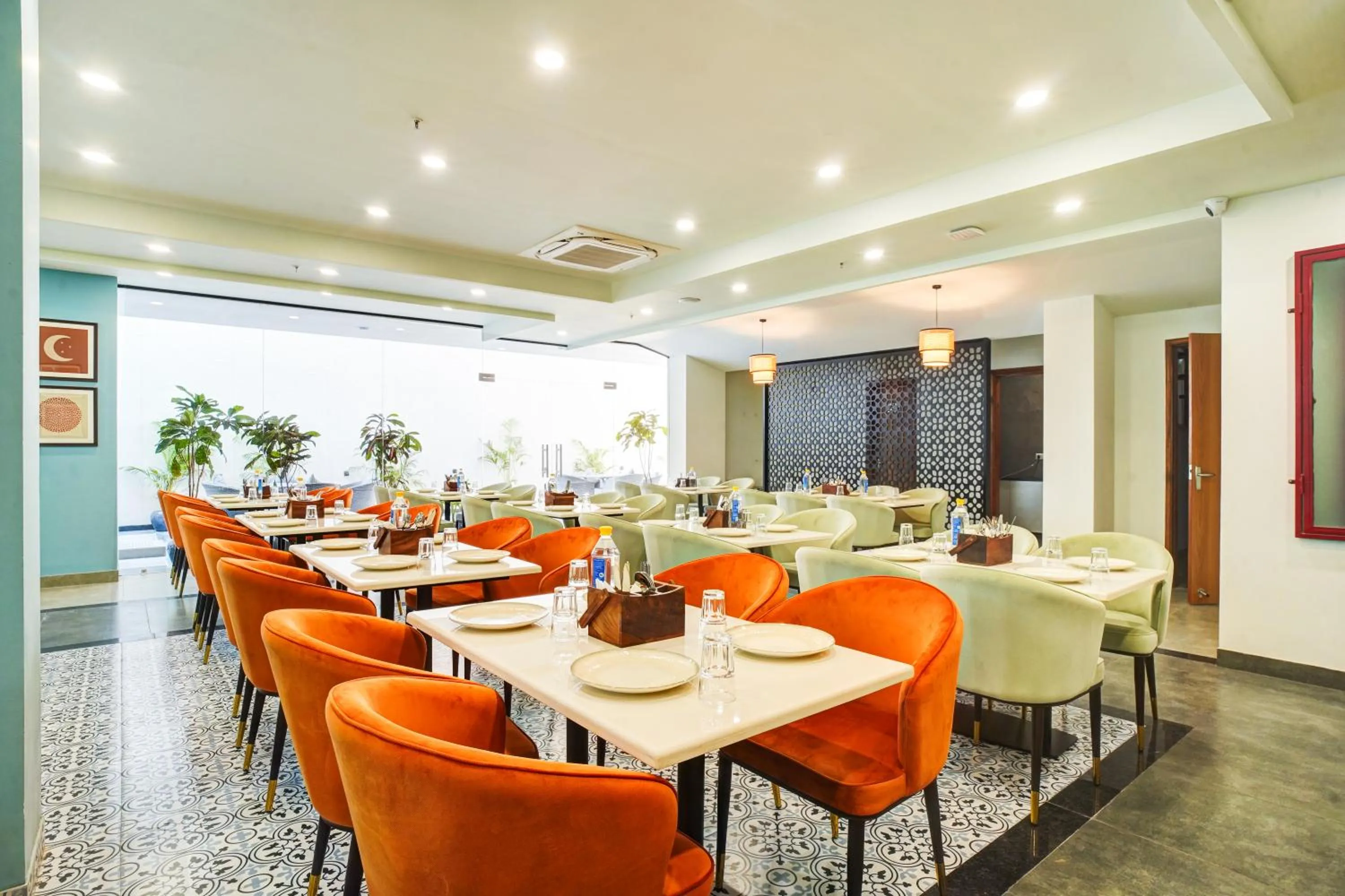 Restaurant/places to eat in Saltstayz Premier - Arjun Marg