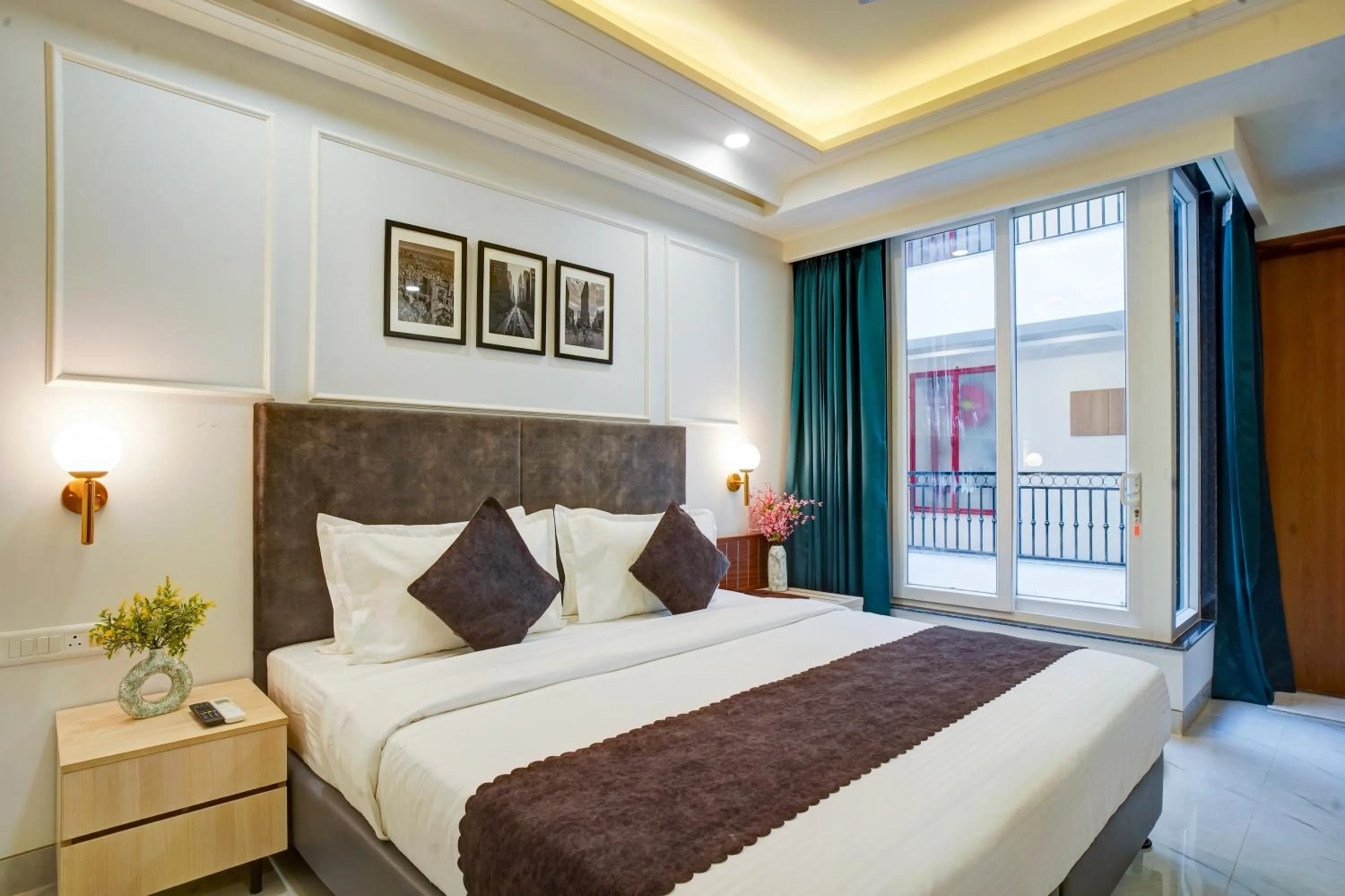 Bed in Saltstayz Premier - Arjun Marg