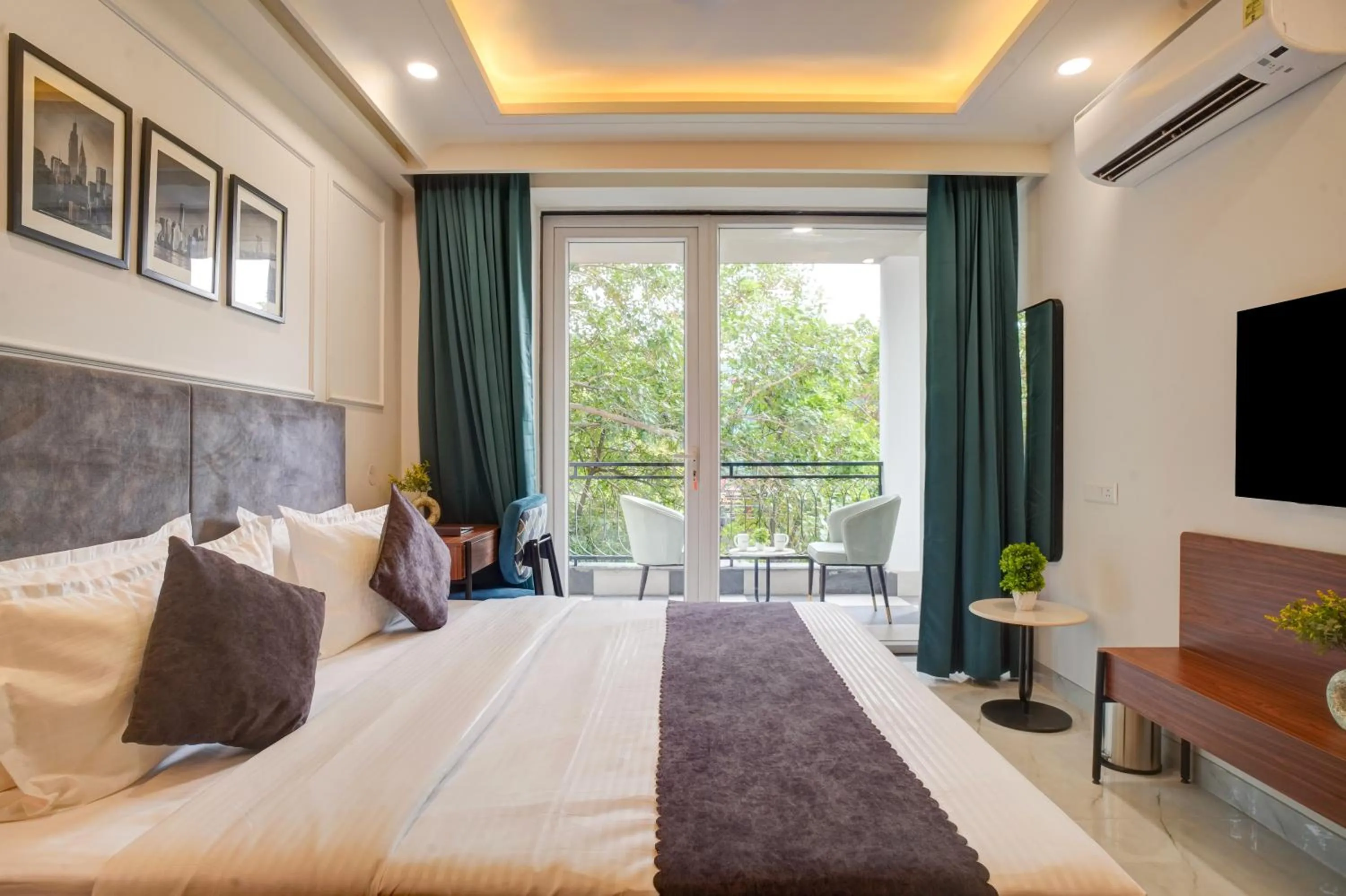 Bed in Saltstayz Premier - Arjun Marg