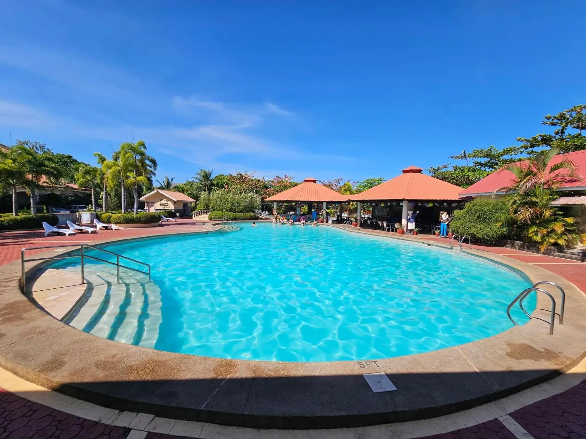 Swimming pool in Subic Waterfront View Resort