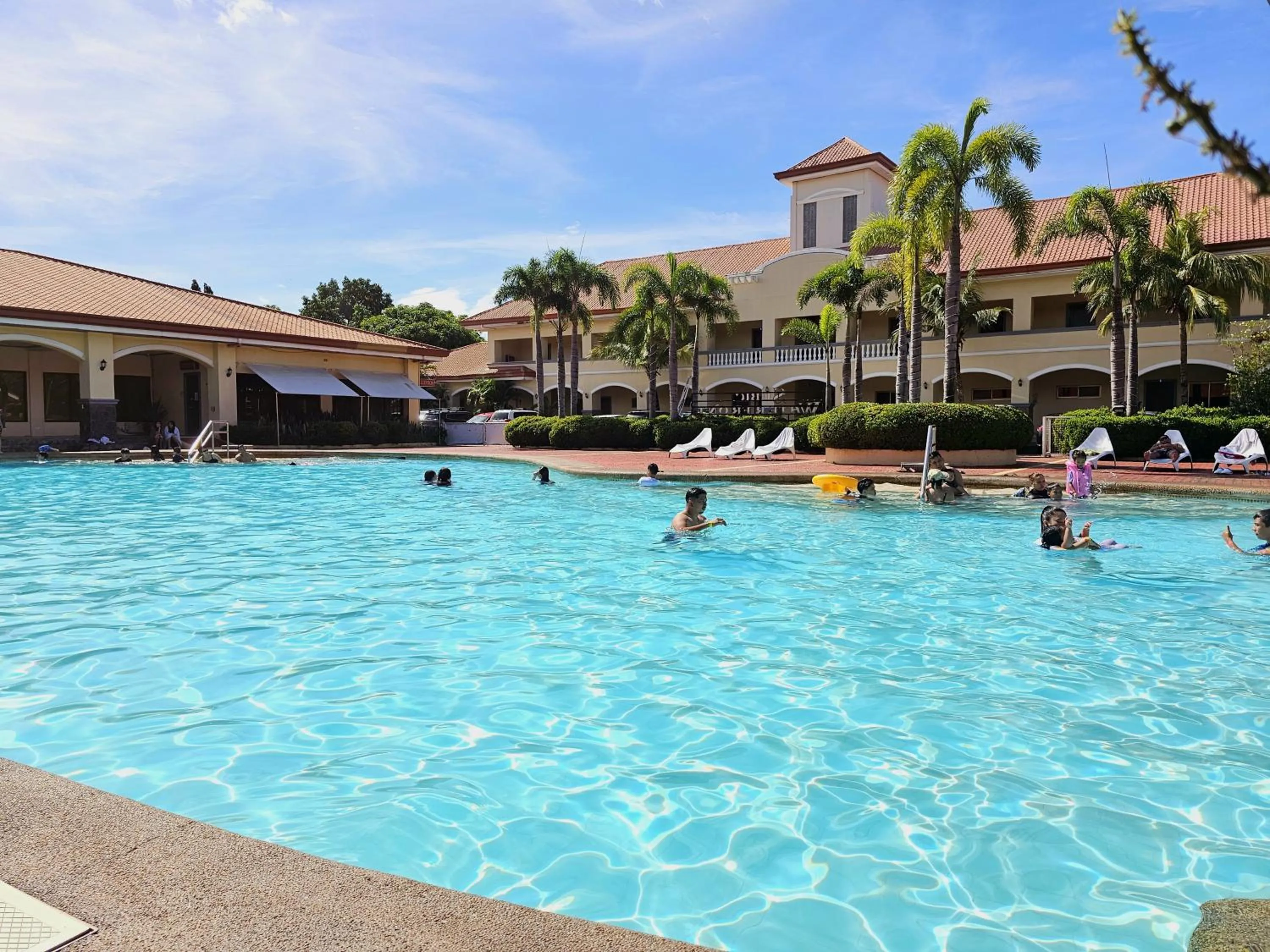 Swimming pool in Subic Waterfront View Resort