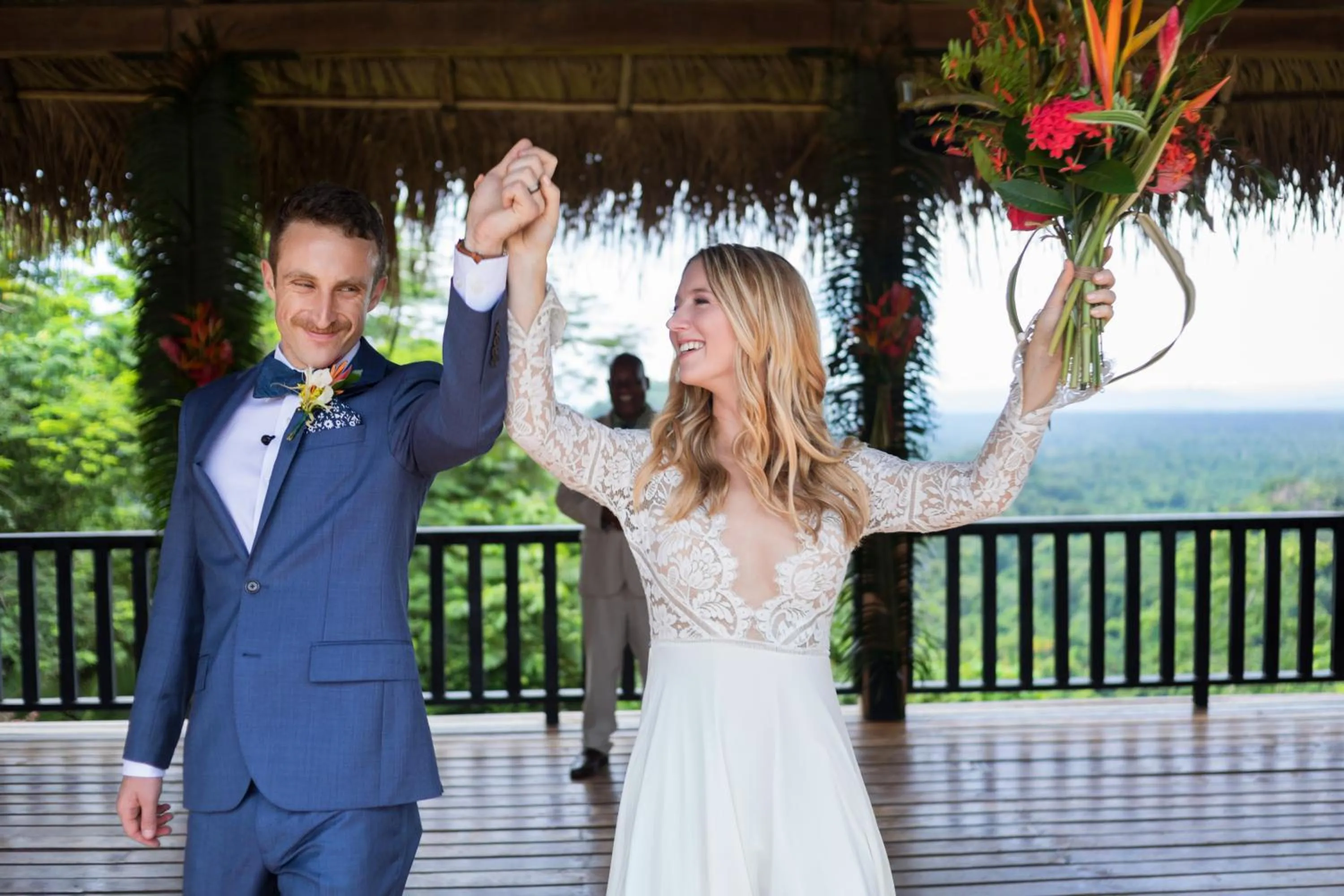 Guests in Copal Tree Lodge a Muy'Ono Resort