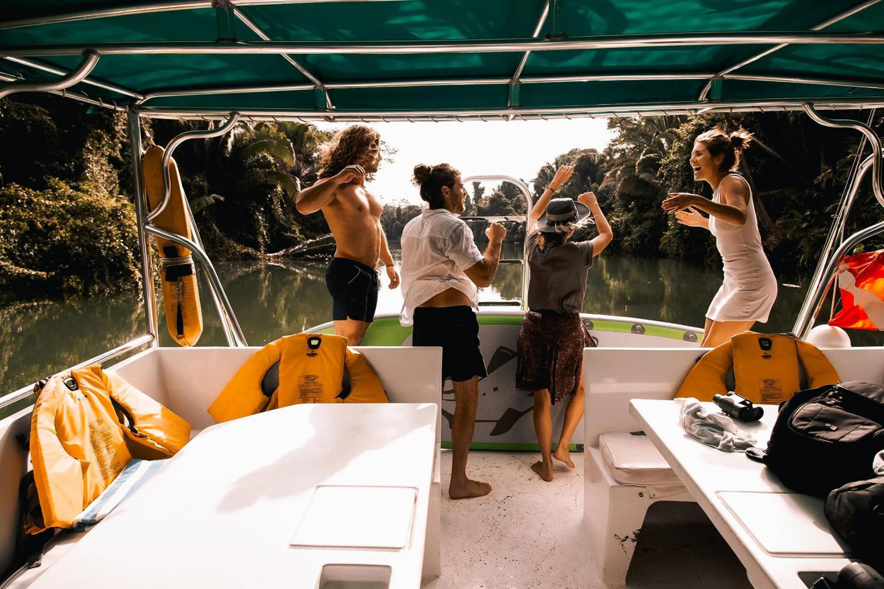 People in Copal Tree Lodge a Muy'Ono Resort