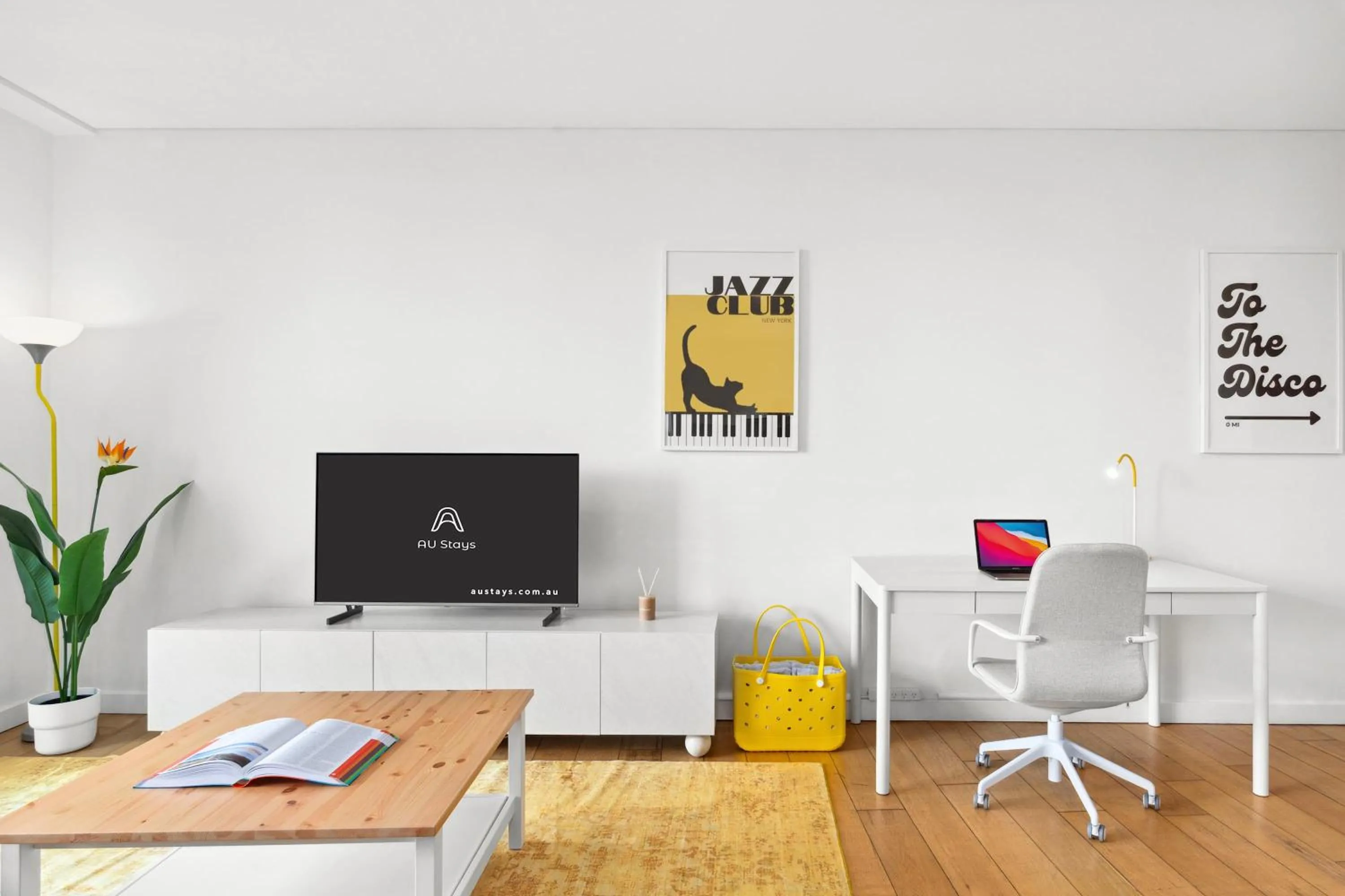 Central luminous 2 beds with balcony & aircon
