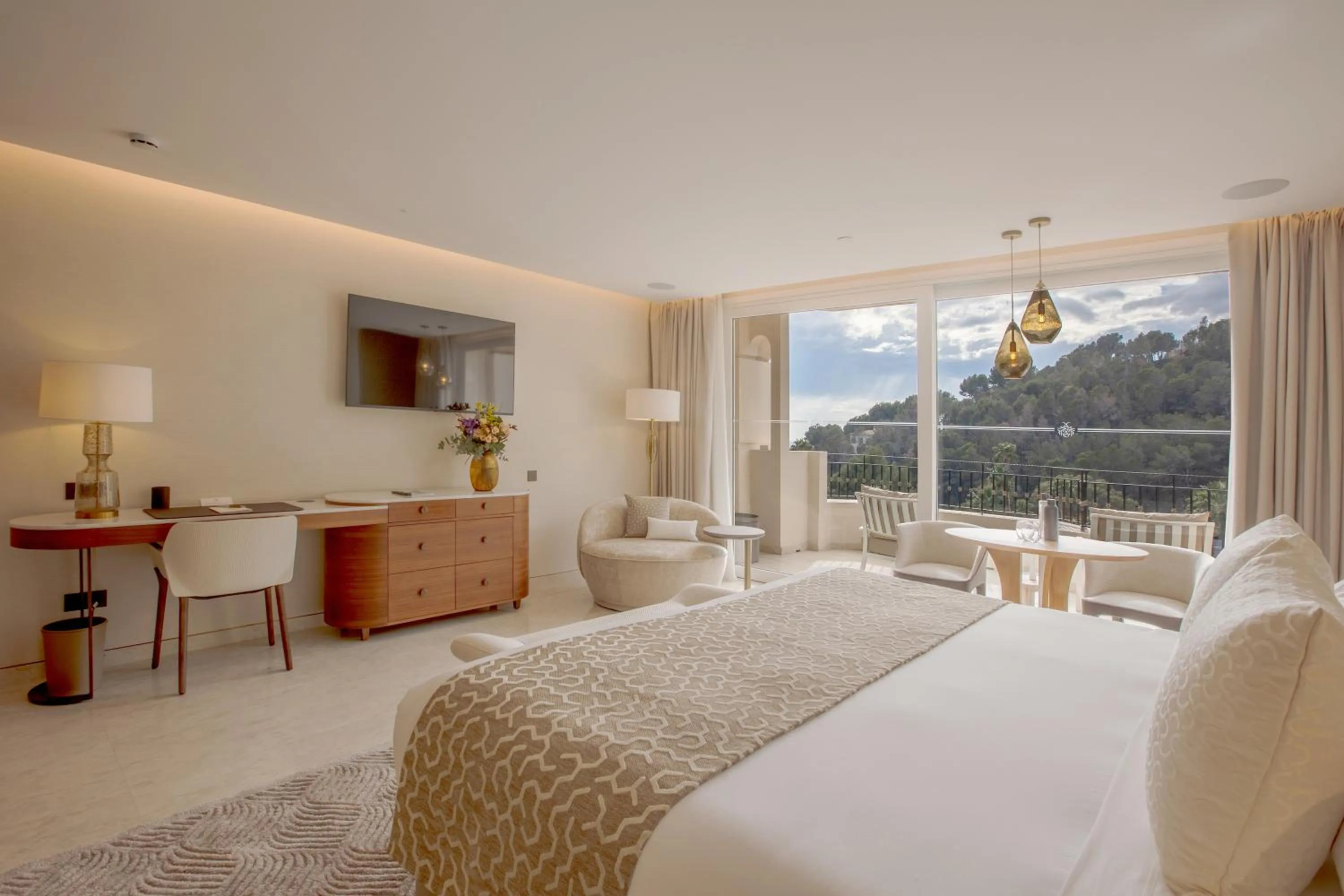 Mountain view, Bed in ZEM Wellness Clinic Altea - 5 Stars Grand Luxury