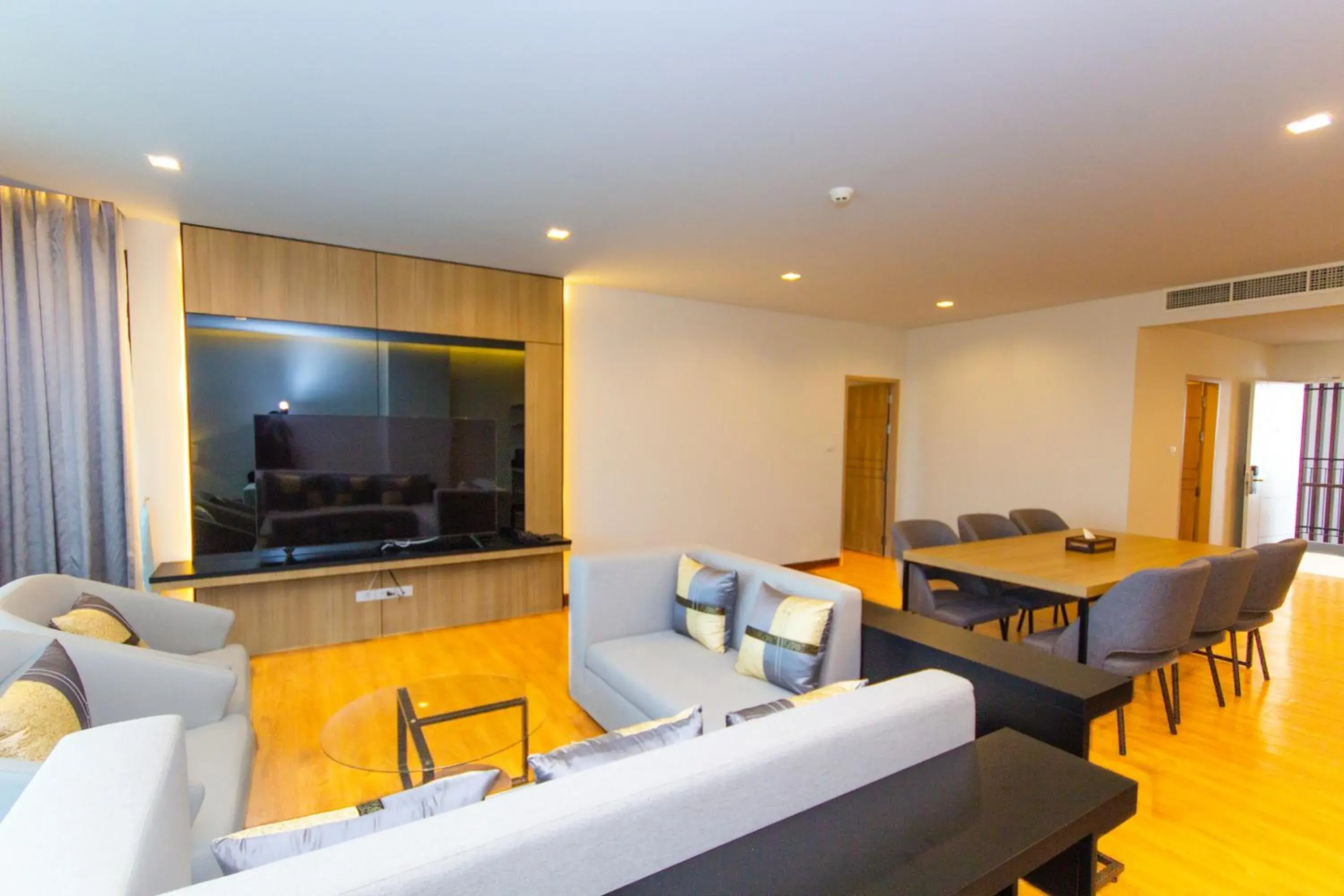 Restaurant/places to eat in The Grand Chaiyapruek Nimman Chiangmai Restaurant/places to eat in The Grand Chaiyapruek Nimman Chiangmai