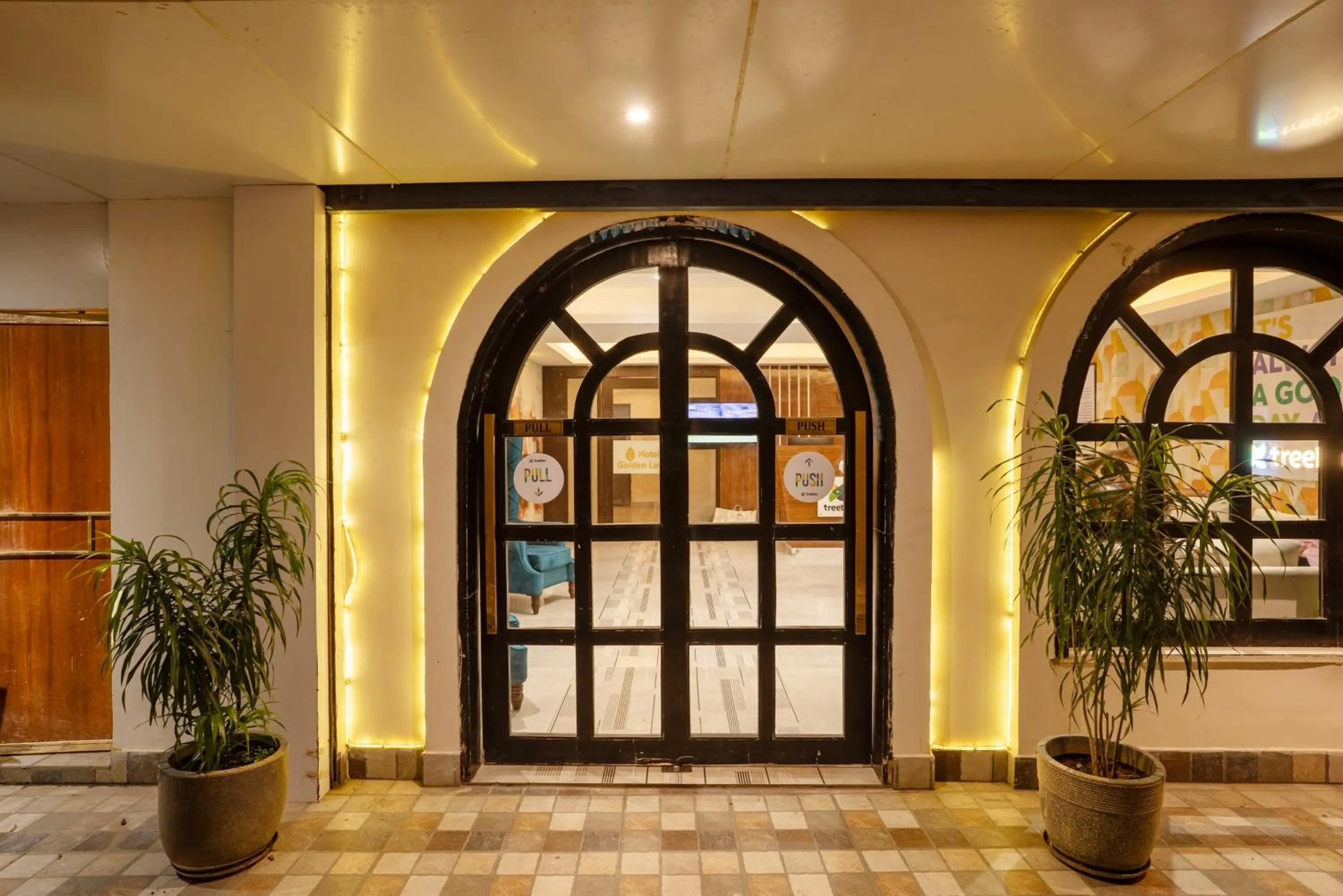 Facade/entrance in Treebo Golden Leaf