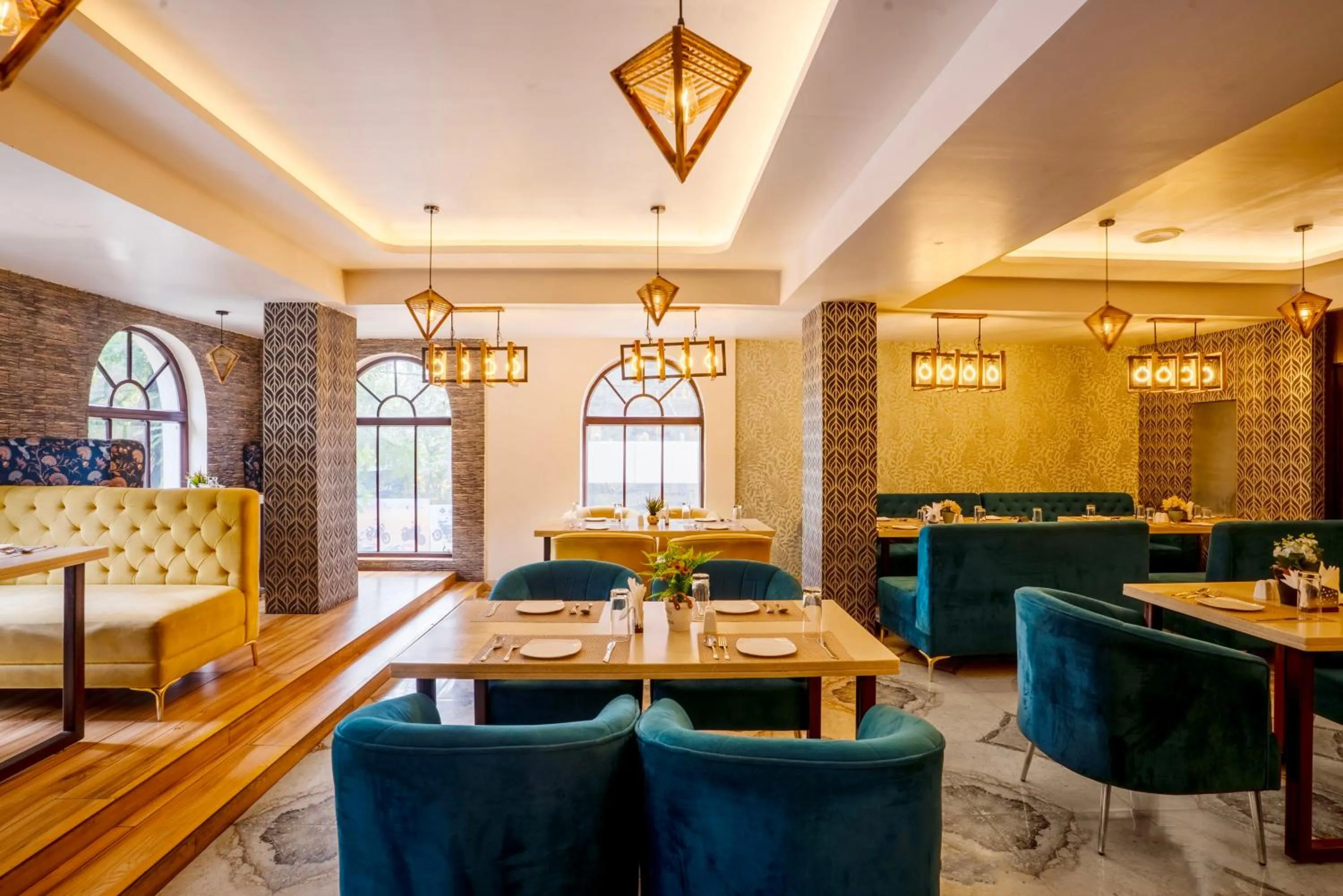 Restaurant/places to eat in Treebo Golden Leaf