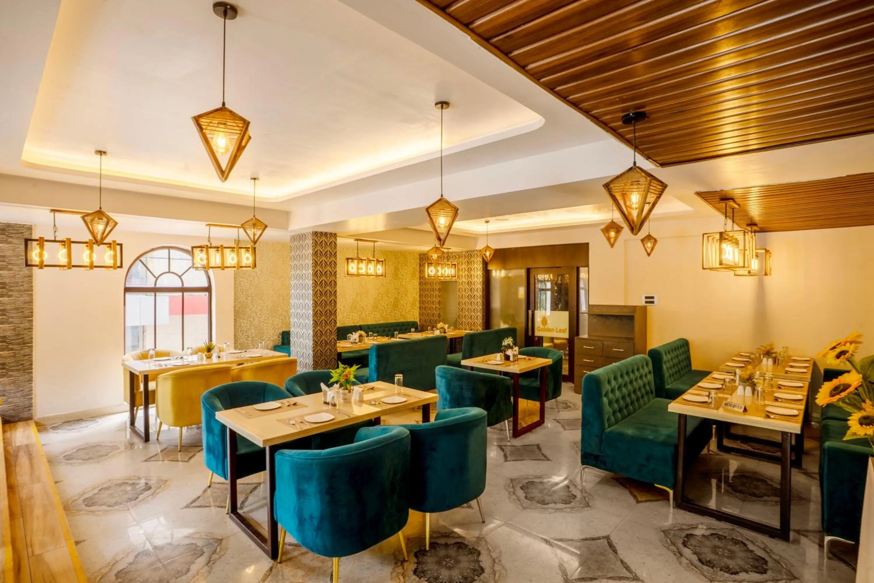 Restaurant/places to eat in Treebo Golden Leaf