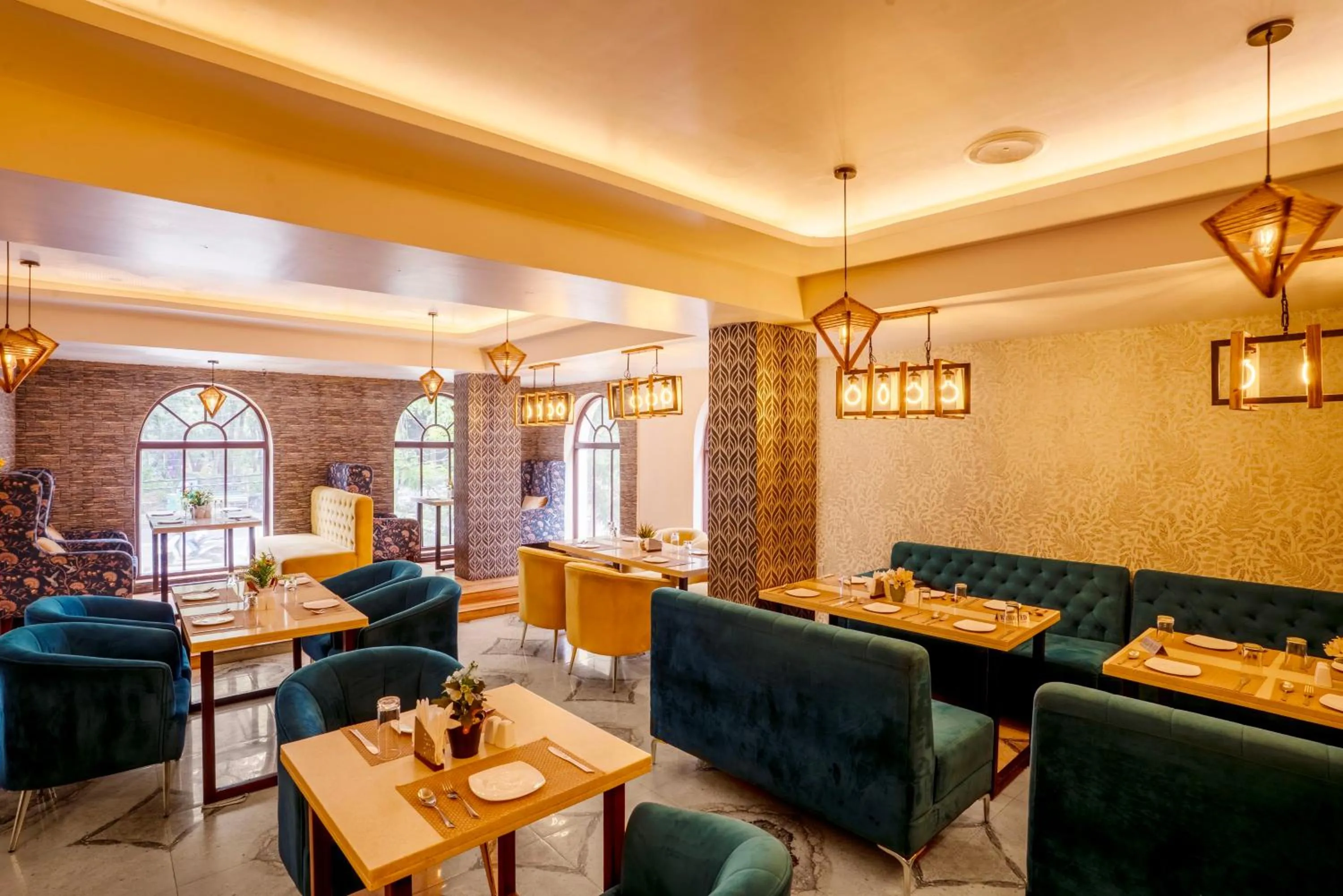 Restaurant/places to eat in Treebo Golden Leaf