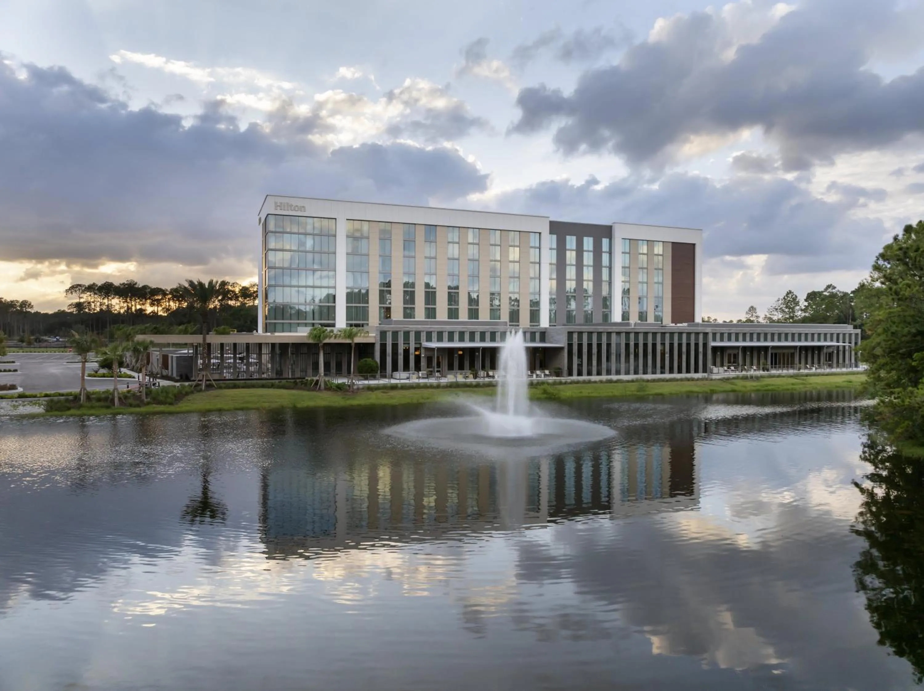 Property building in Hilton Jacksonville At Mayo Clinic