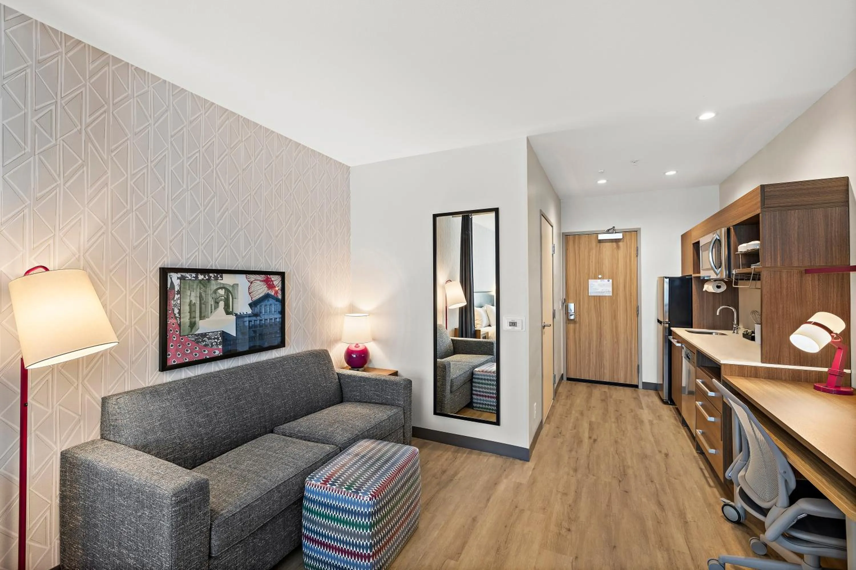 Seating area in Home2 Suites By Hilton Riverside Downtown