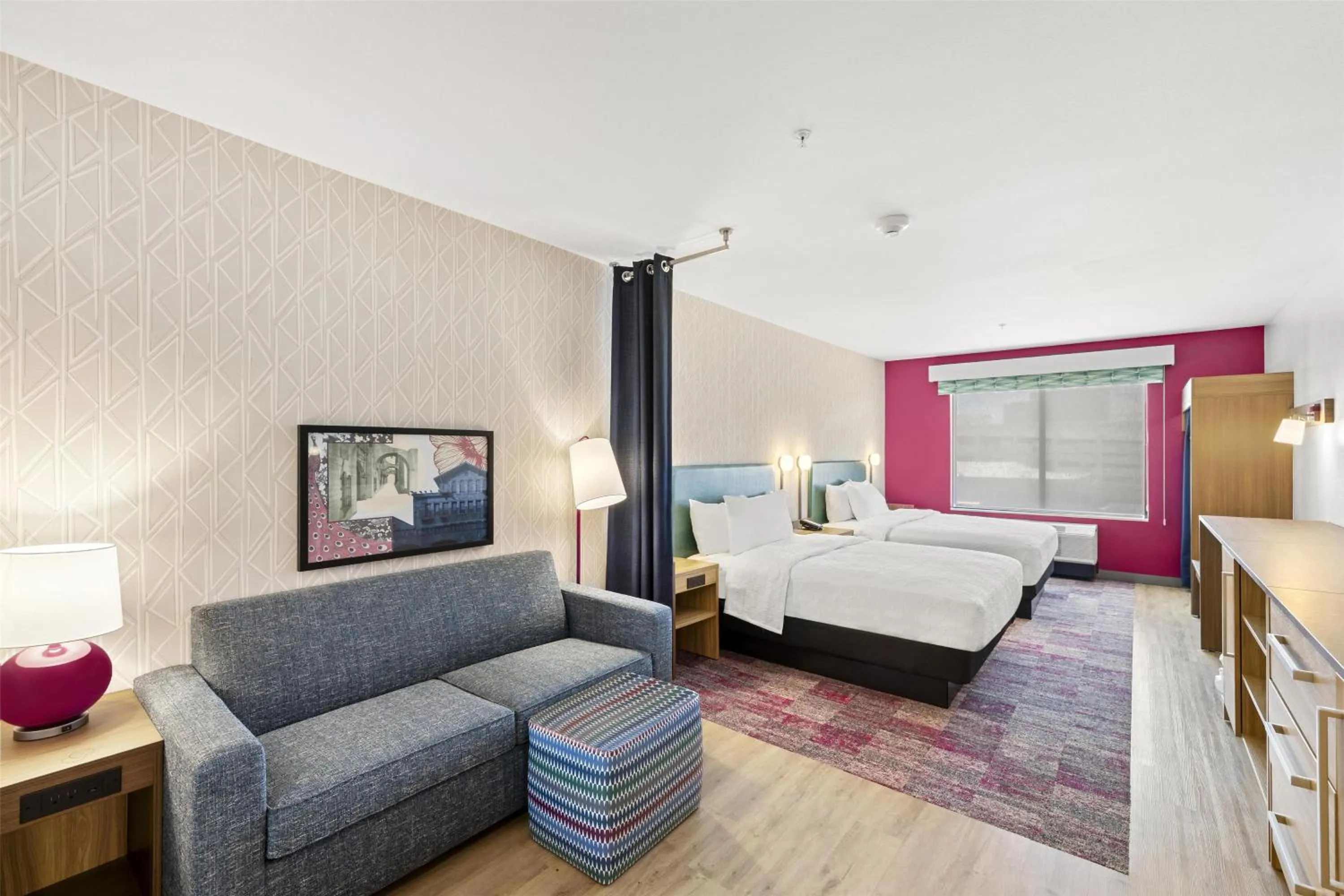 Living room, Bed in Home2 Suites By Hilton Riverside Downtown