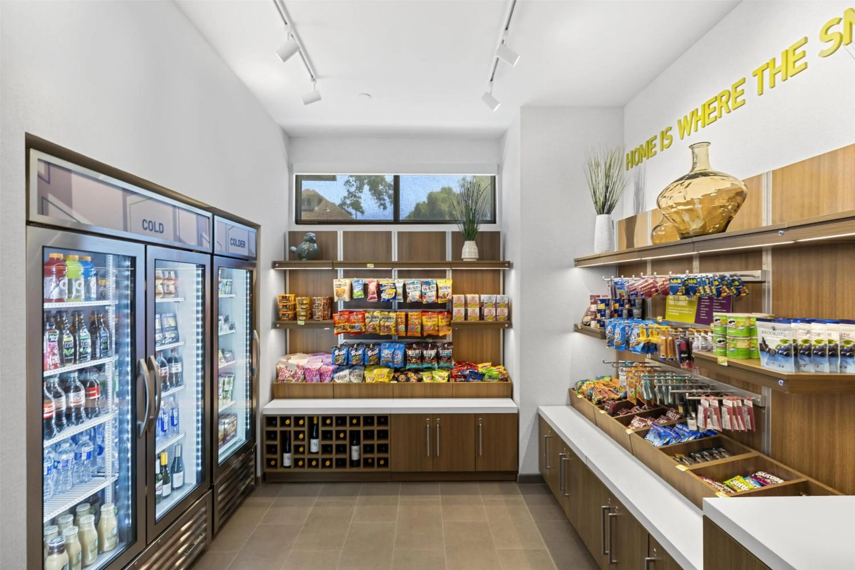 Restaurant/places to eat in Home2 Suites By Hilton Riverside Downtown