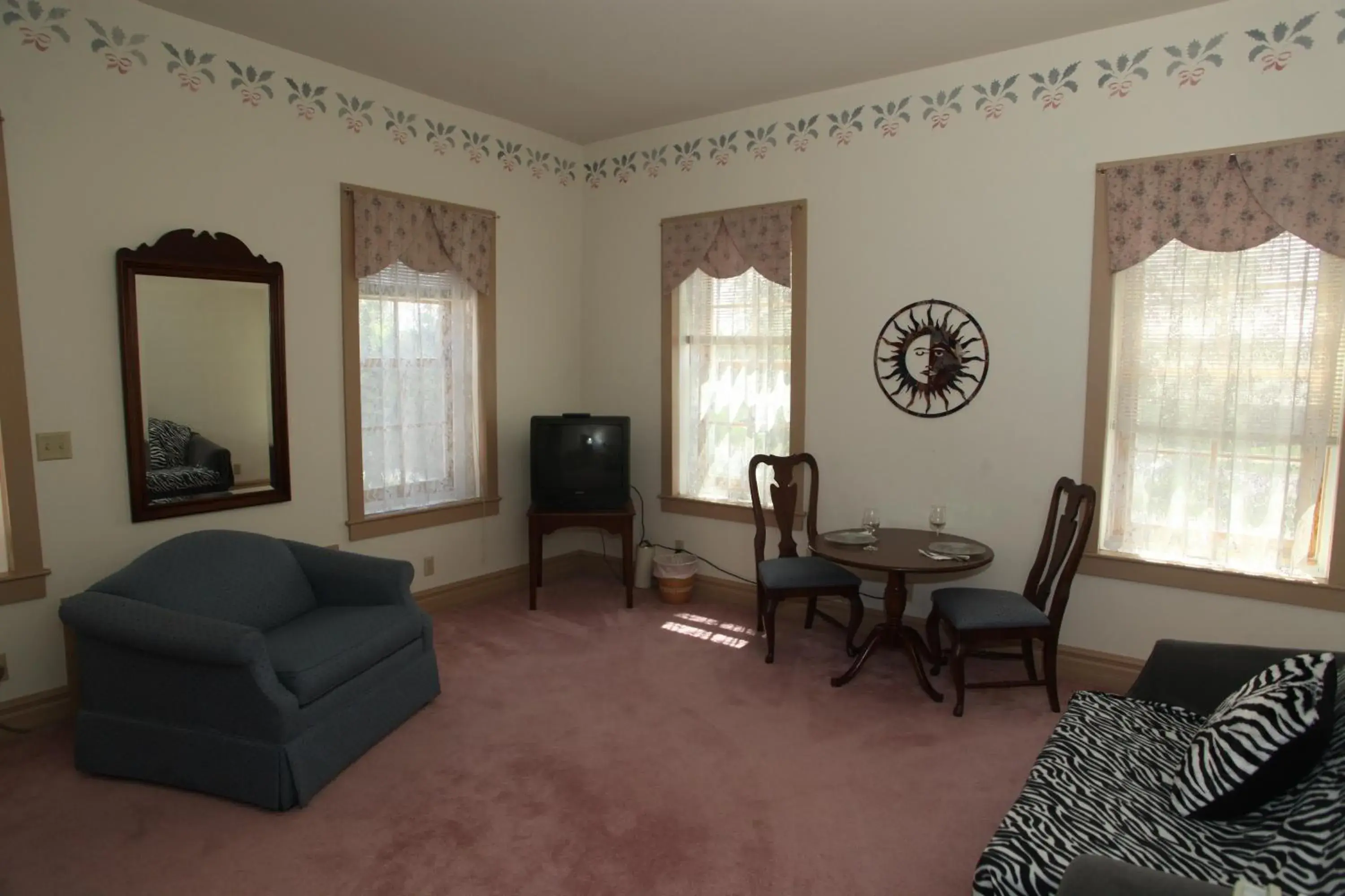 Deluxe Suite with Spa Bath in Oak Valley Inn and Suites Deluxe Suite with Spa Bath in Oak Valley Inn and Suites