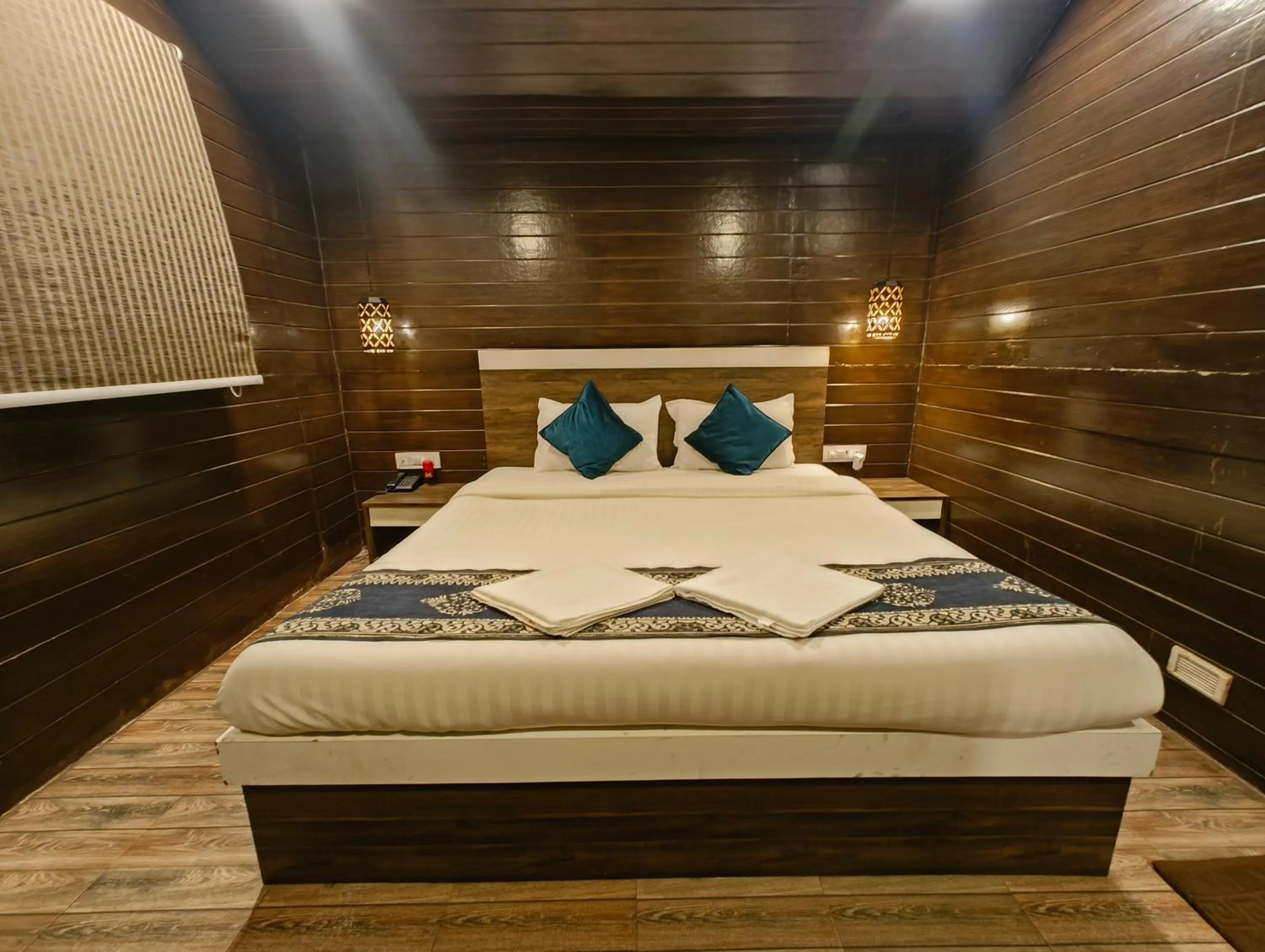 Bed in Wood house beach resort calangute