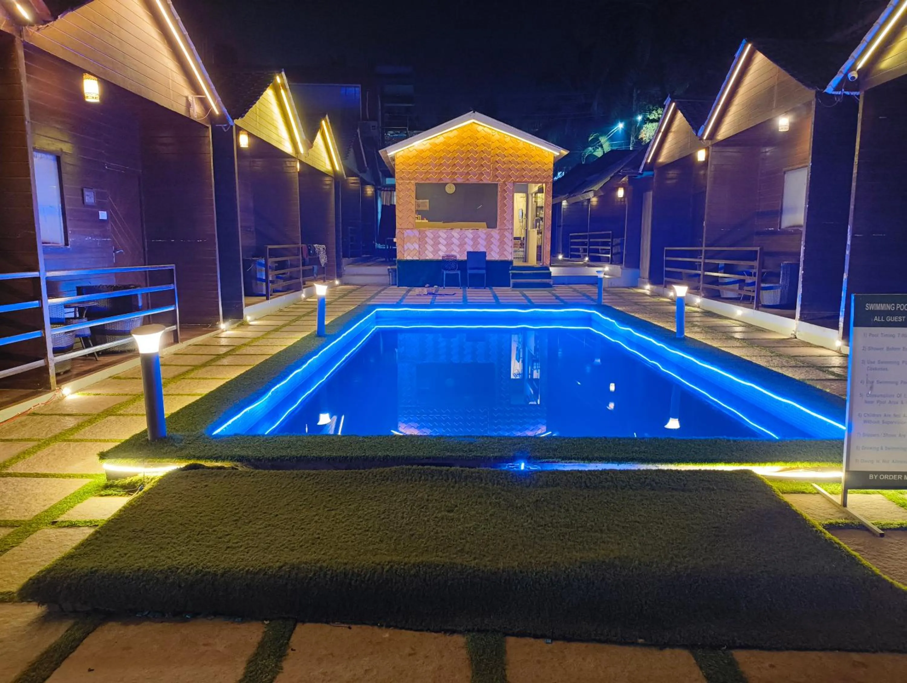 Swimming pool in Wood house beach resort calangute