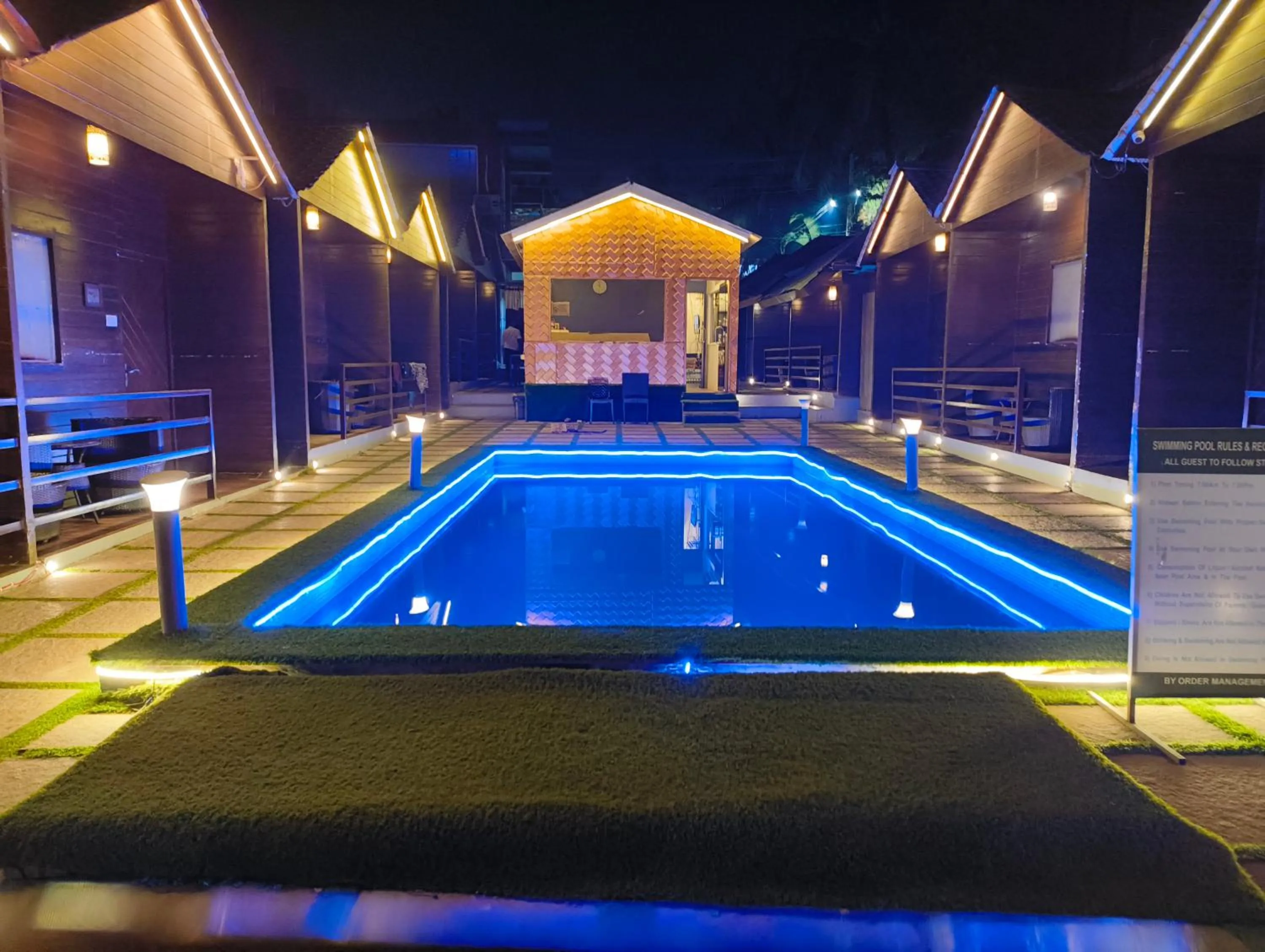 Swimming pool in Wood house beach resort calangute