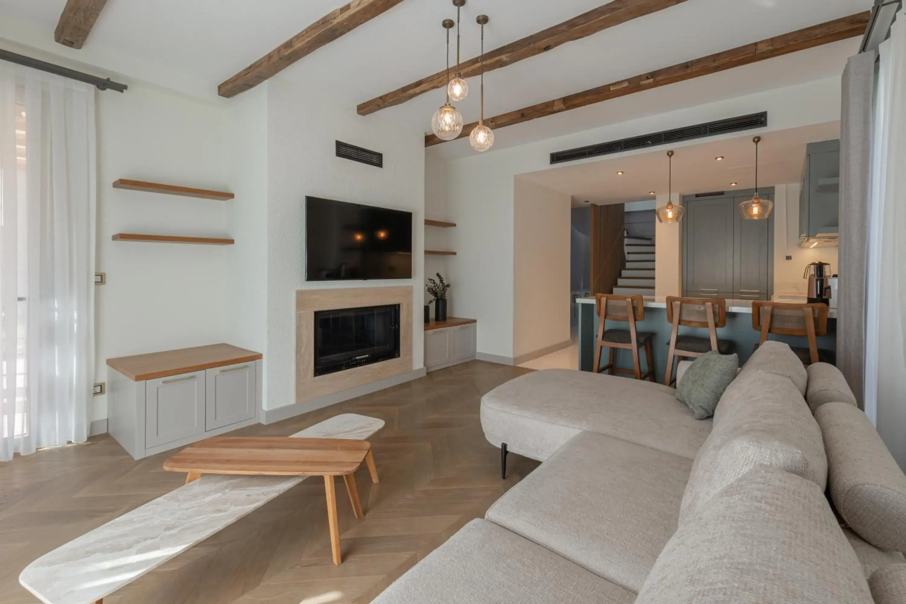 Three-Bedroom Villa in Mimosa Mansions Three-Bedroom Villa in Mimosa Mansions