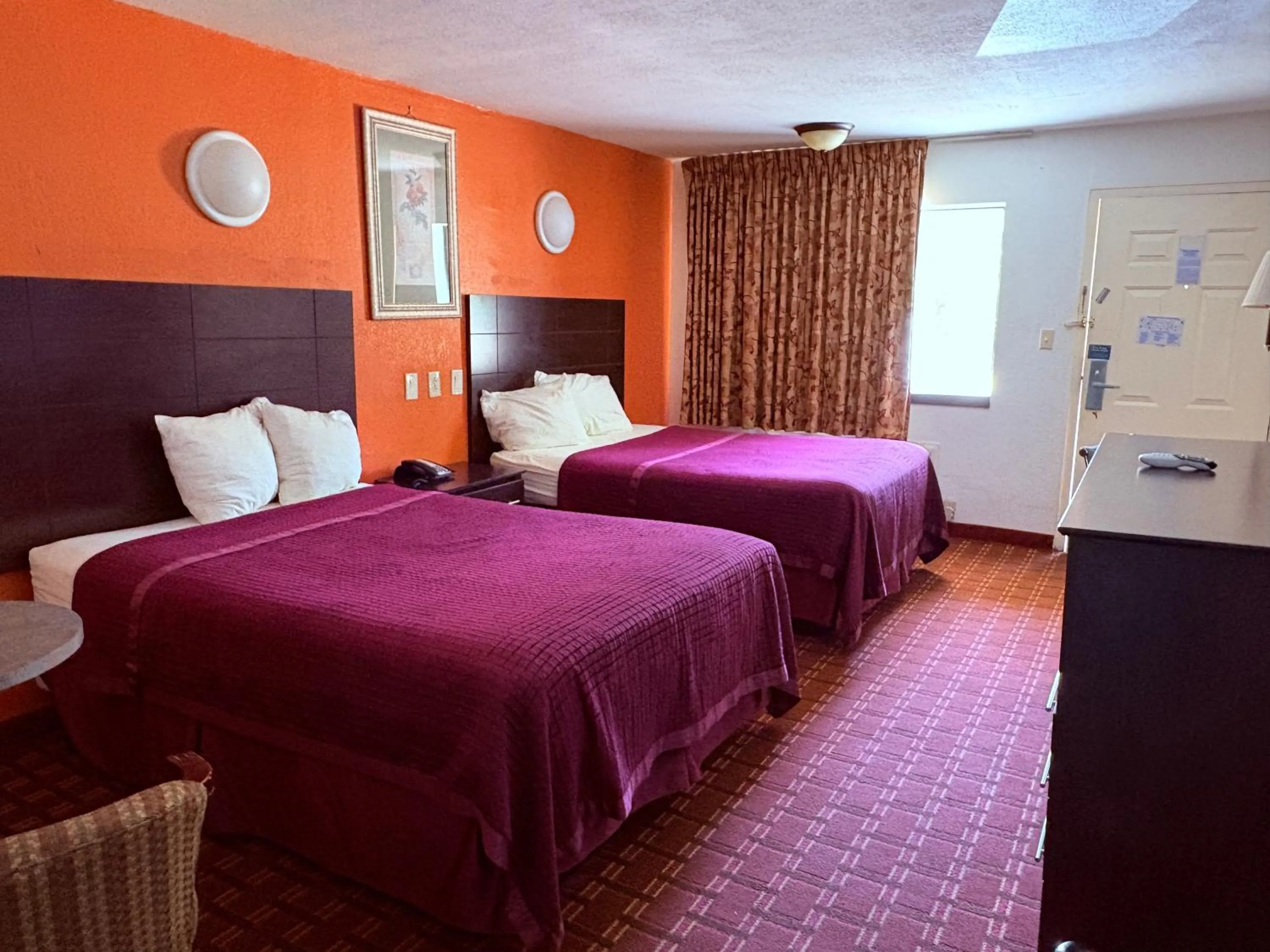 Shower, Bed in Royal Regency Inn