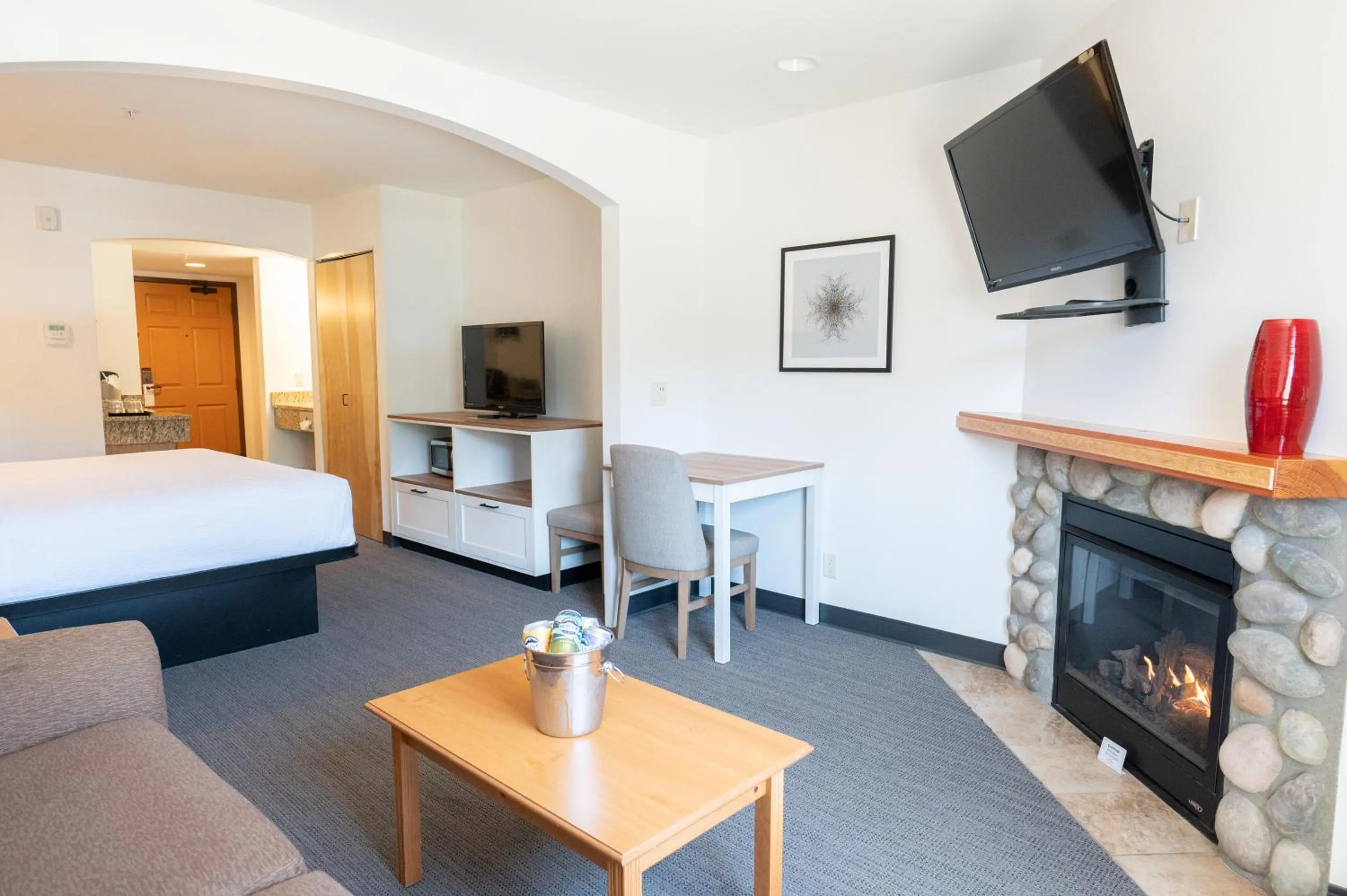 Bed in Icicle Village Resort