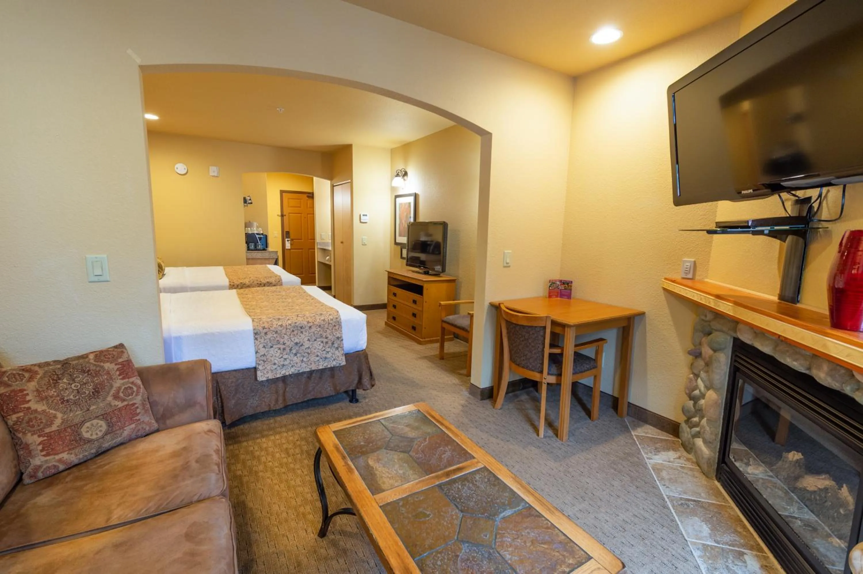 Photo of the whole room, Bed in Icicle Village Resort